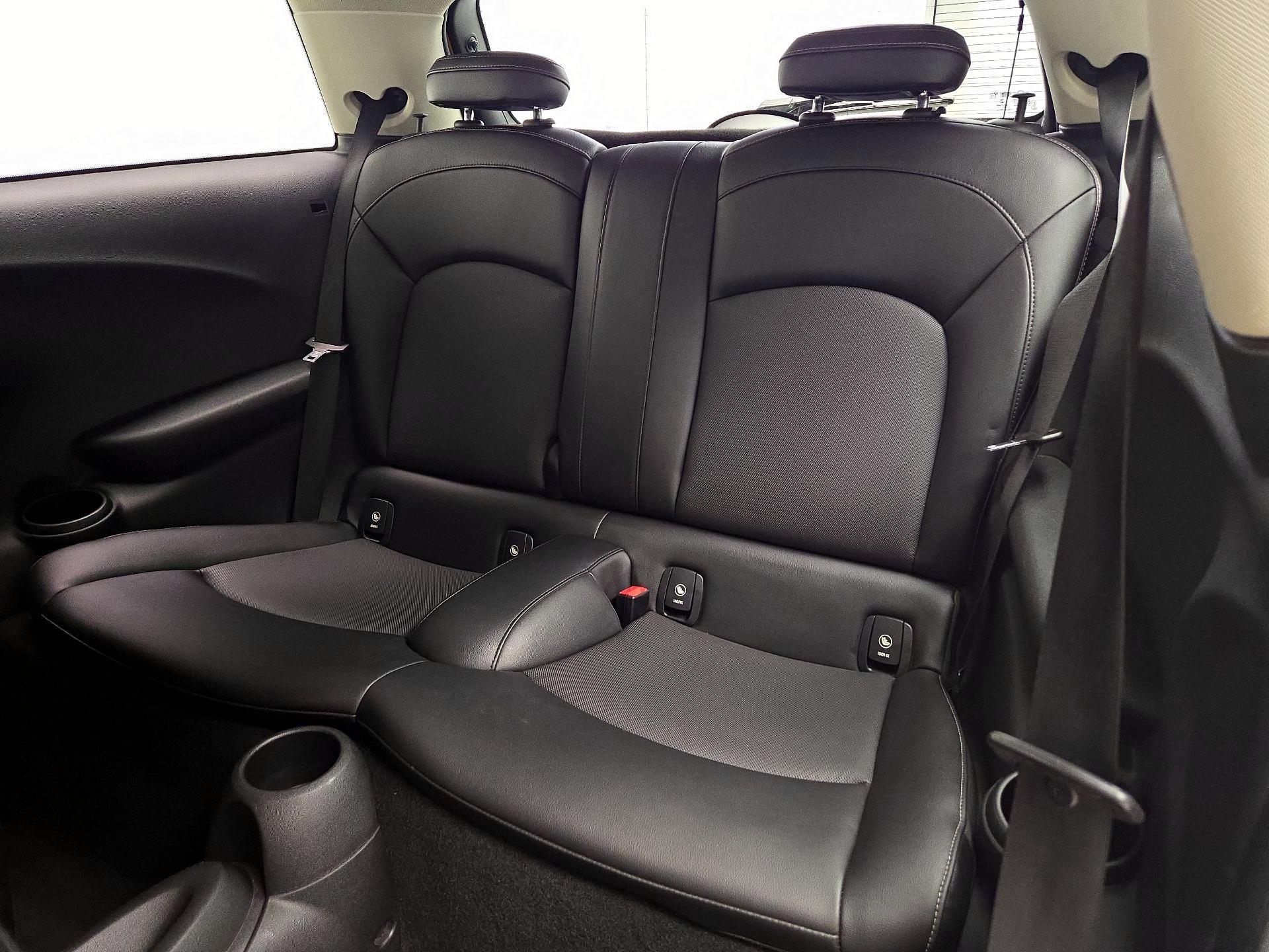 Thumbnail: 2016 MINI Cooper Hardtop - 18