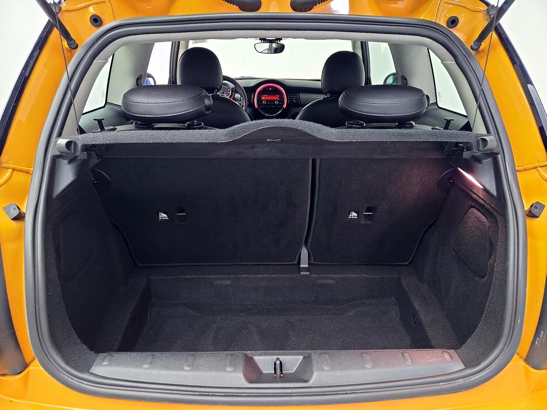Thumbnail: 2016 MINI Cooper Hardtop - 19
