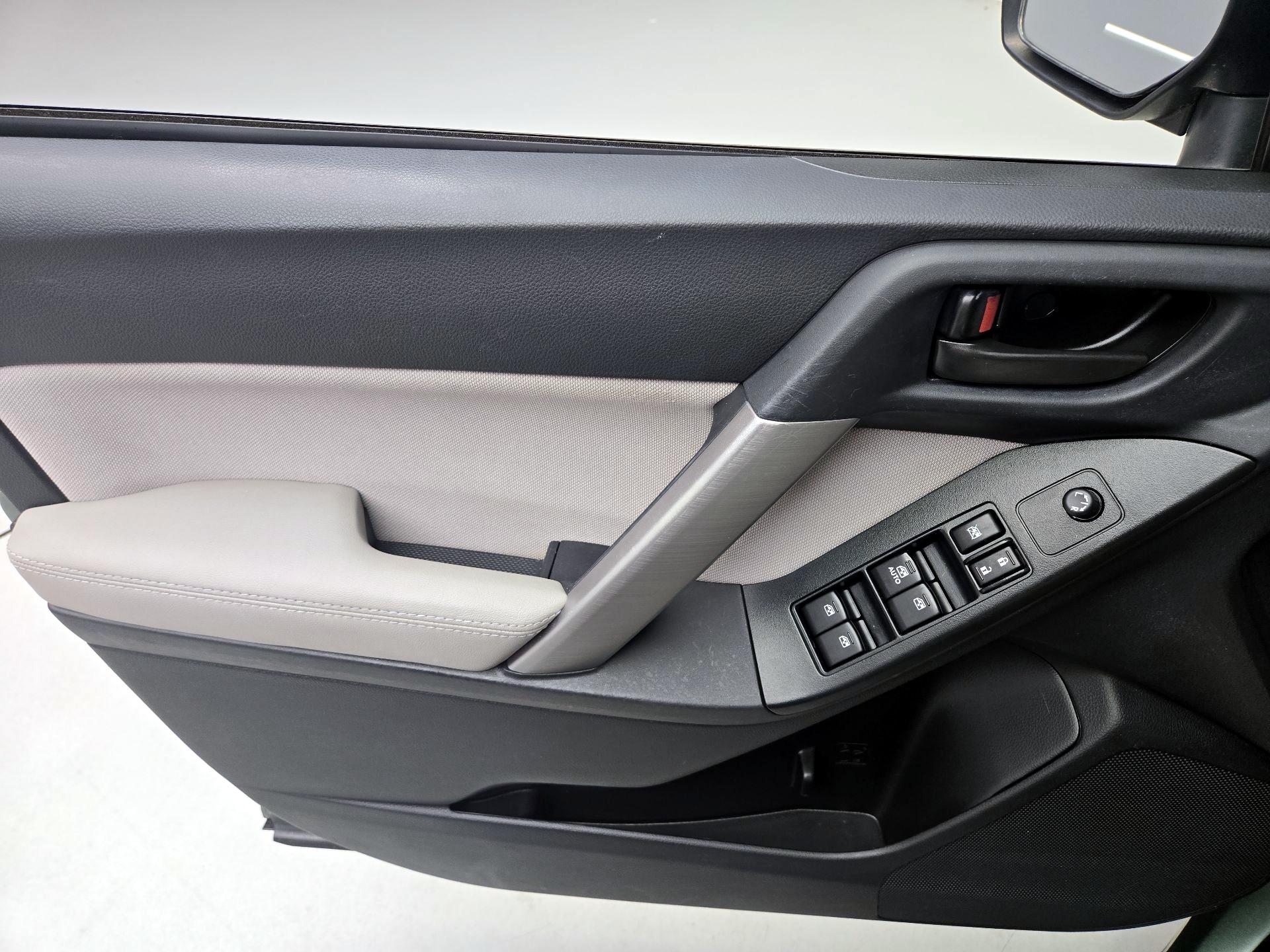 Thumbnail: 2016 Subaru Forester - 12