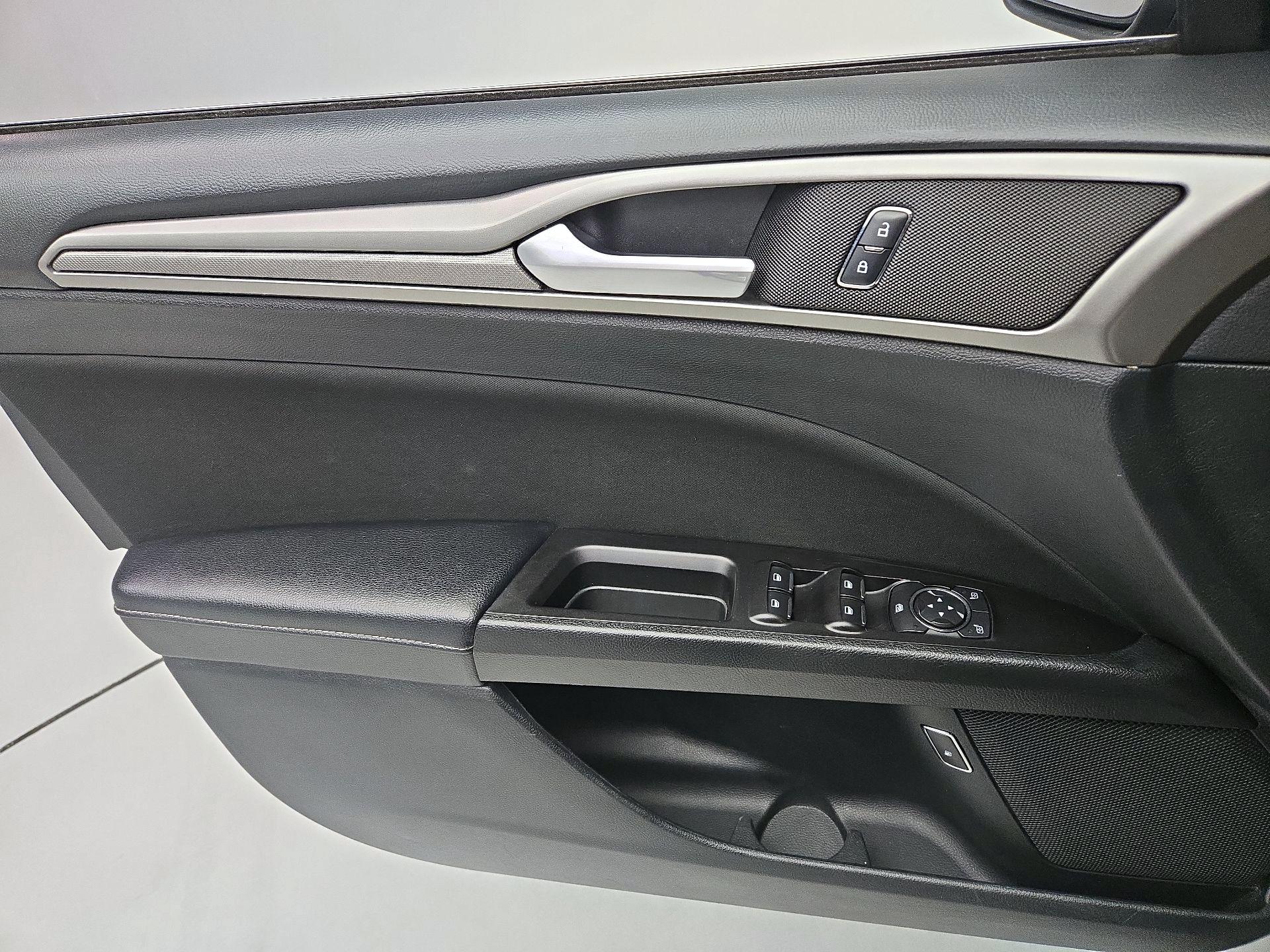 Thumbnail: 2017 Ford Fusion - 12