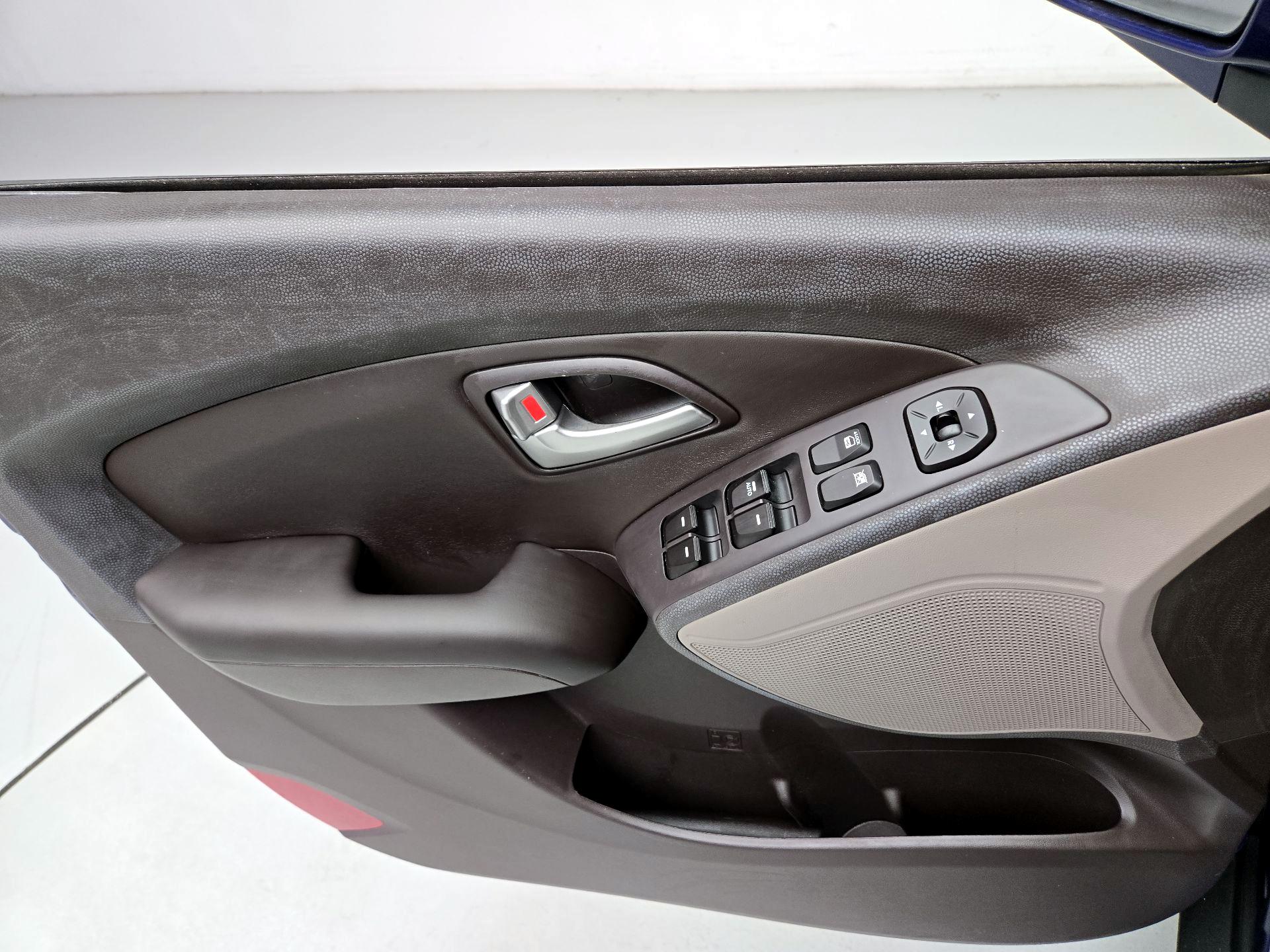 Thumbnail: 2013 Hyundai Tucson - 12