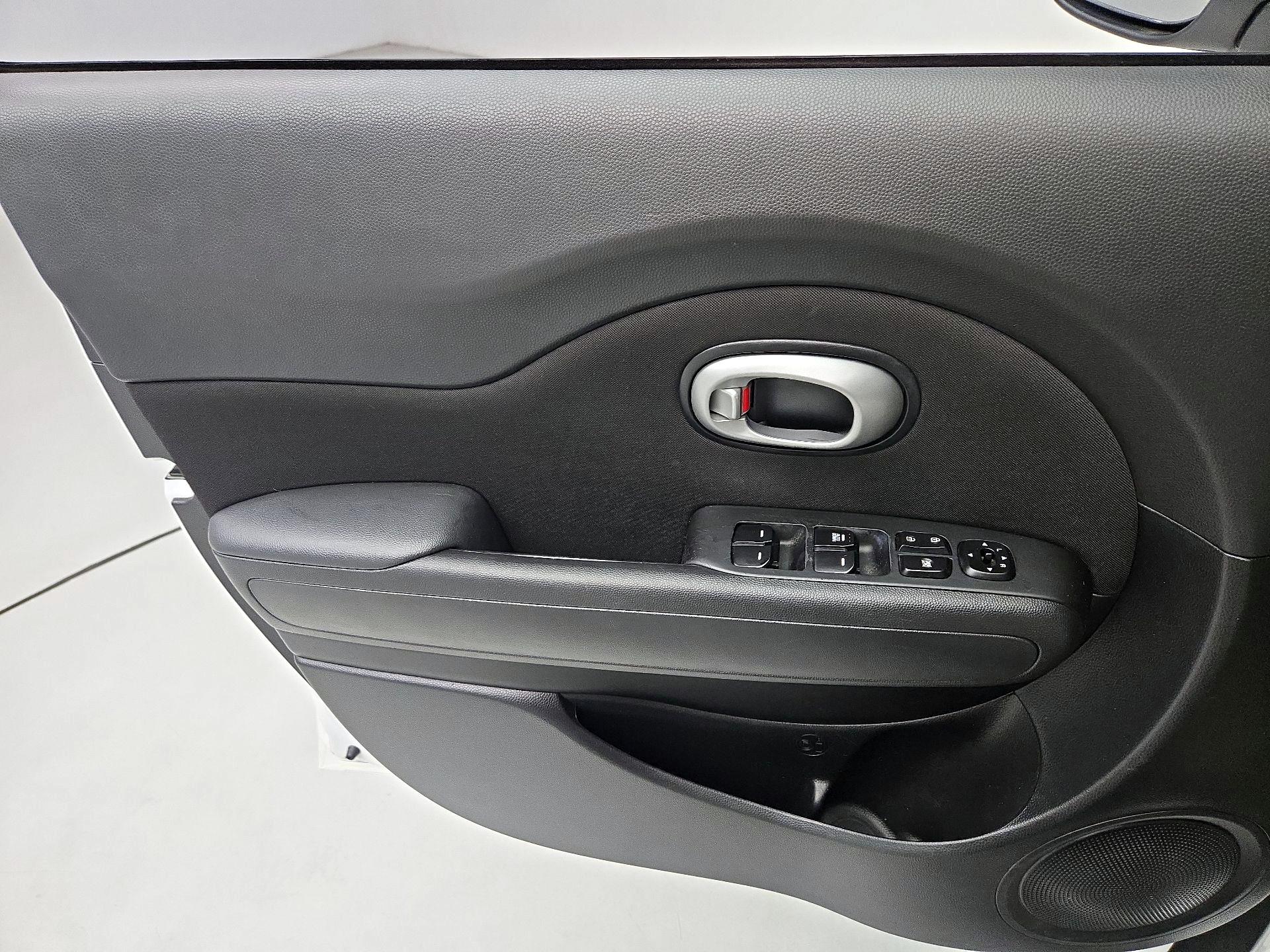 Thumbnail: 2016 Kia Soul - 12
