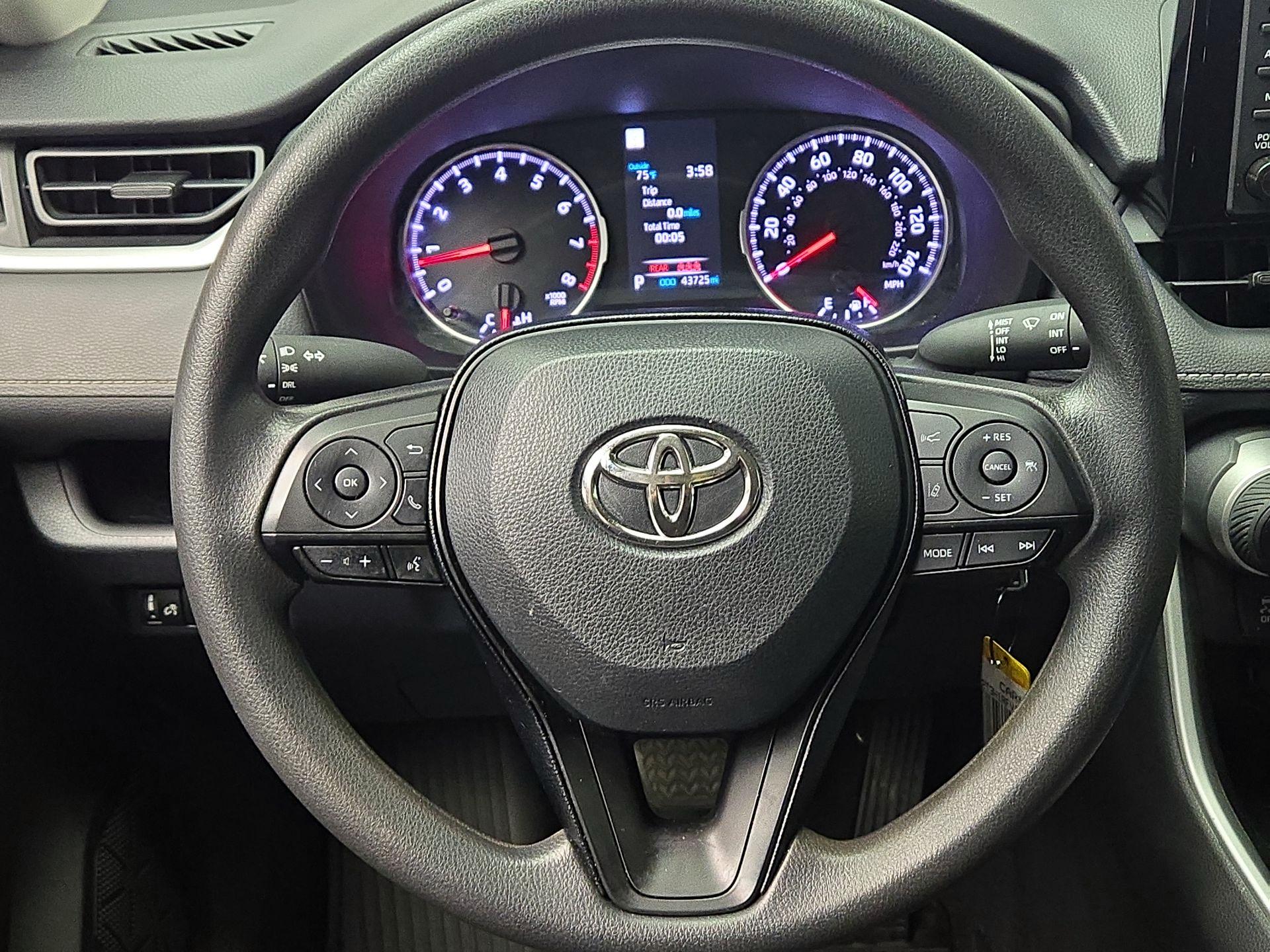 Thumbnail: 2020 Toyota RAV4 - 10