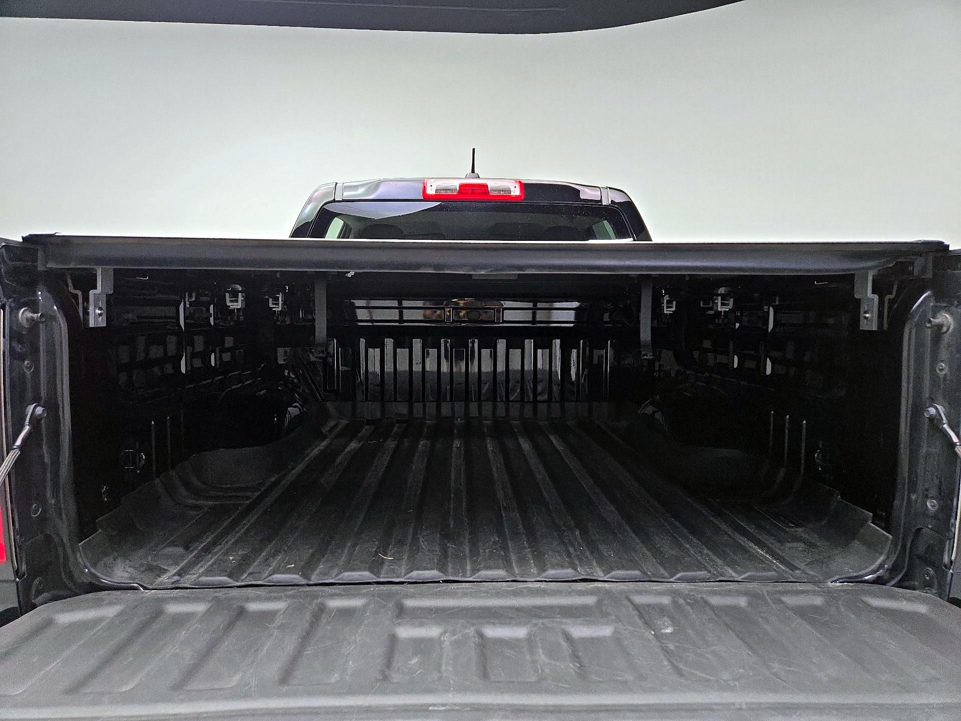 Thumbnail: 2022 Chevrolet Colorado - 20
