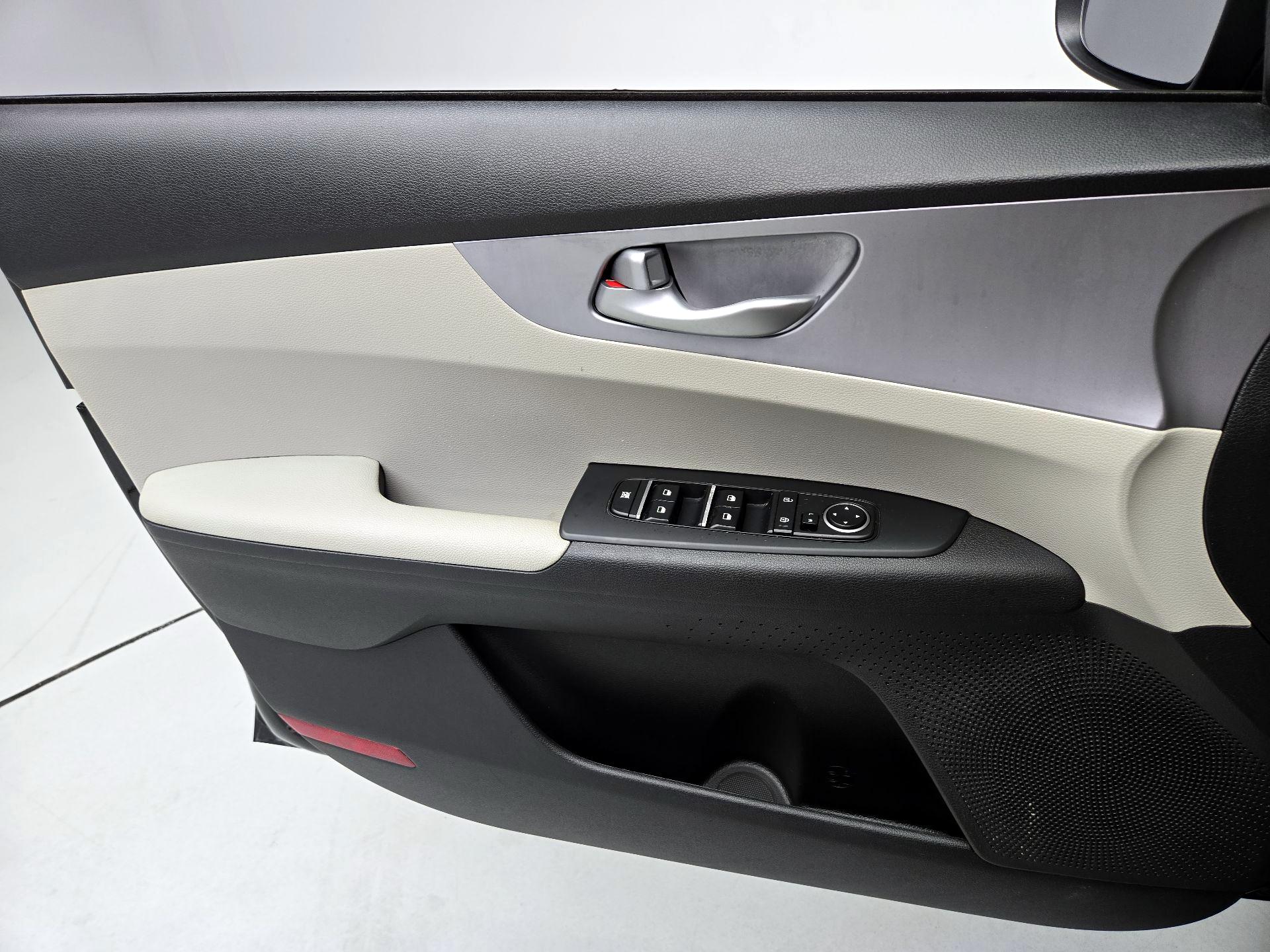 Thumbnail: 2022 Kia Forte - 12
