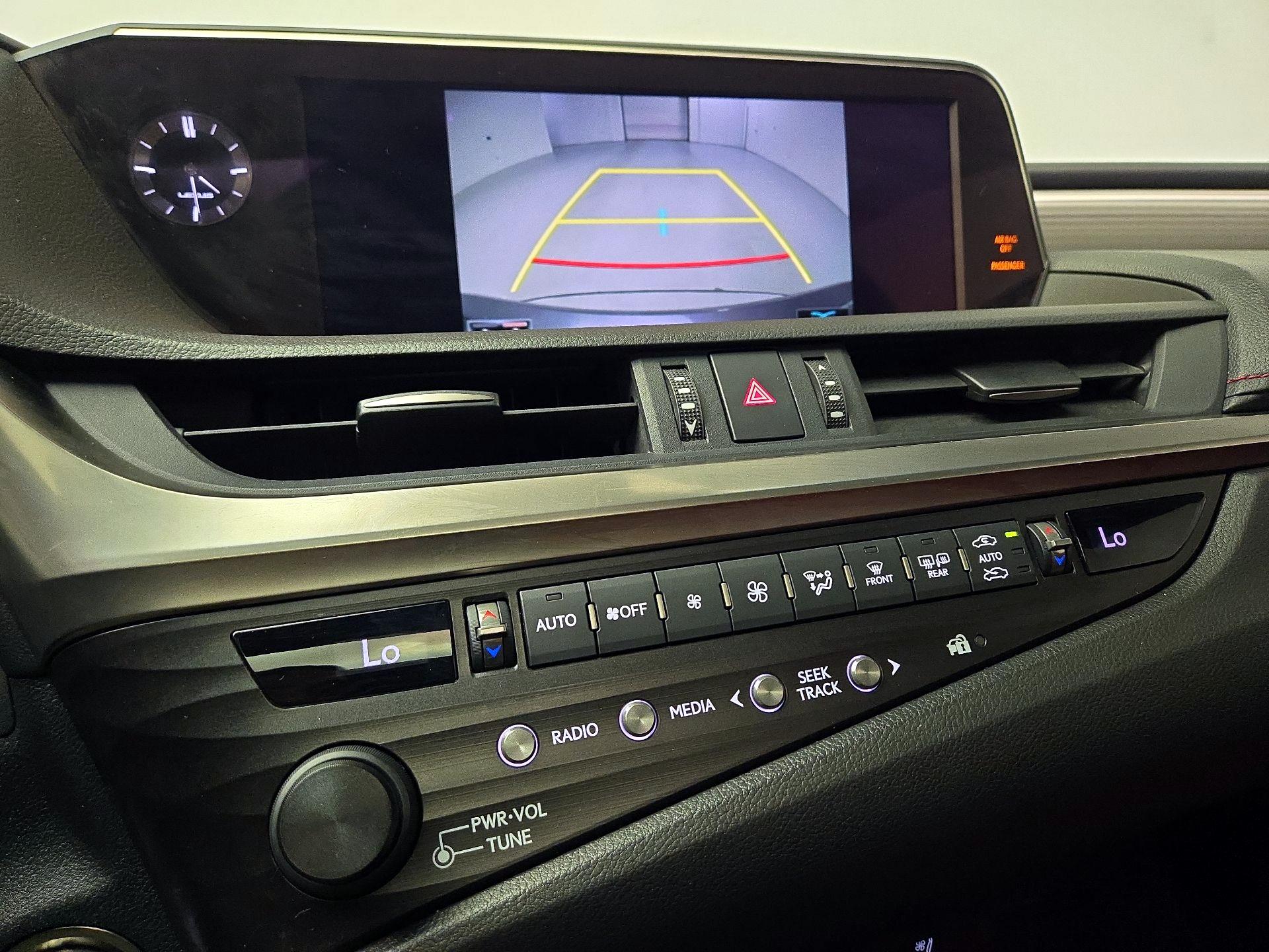 Thumbnail: 2019 Lexus ES - 15