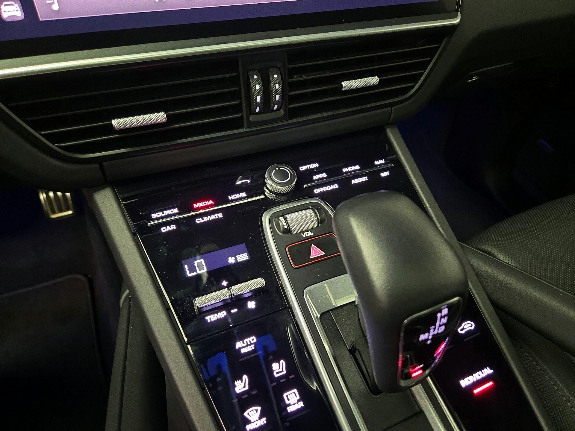 Thumbnail: 2023 Porsche Cayenne - 17