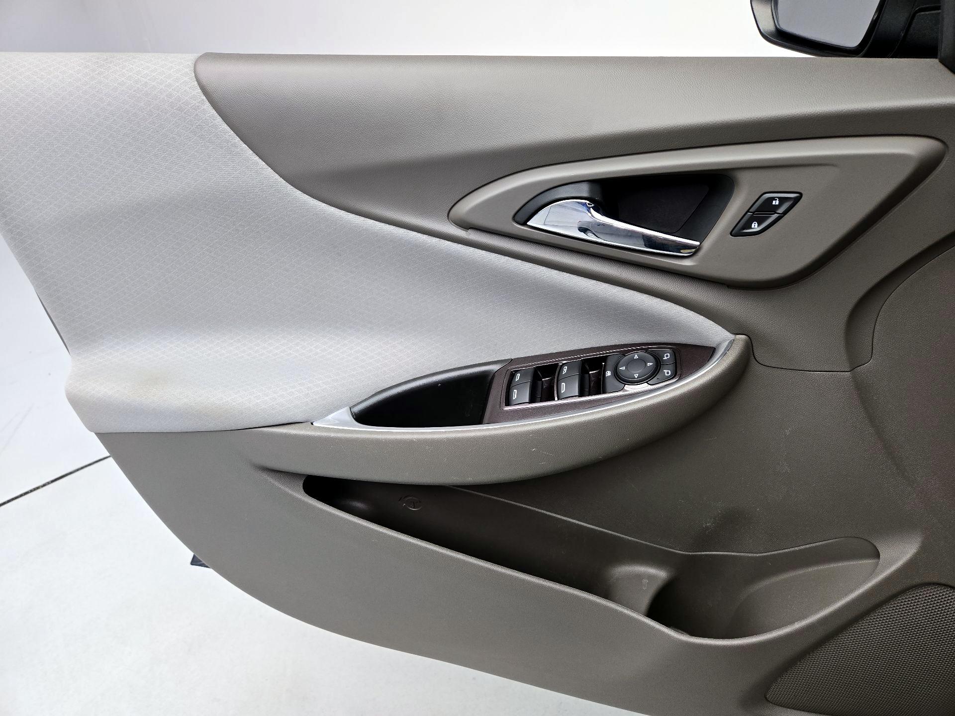 Thumbnail: 2021 Chevrolet Malibu - 12