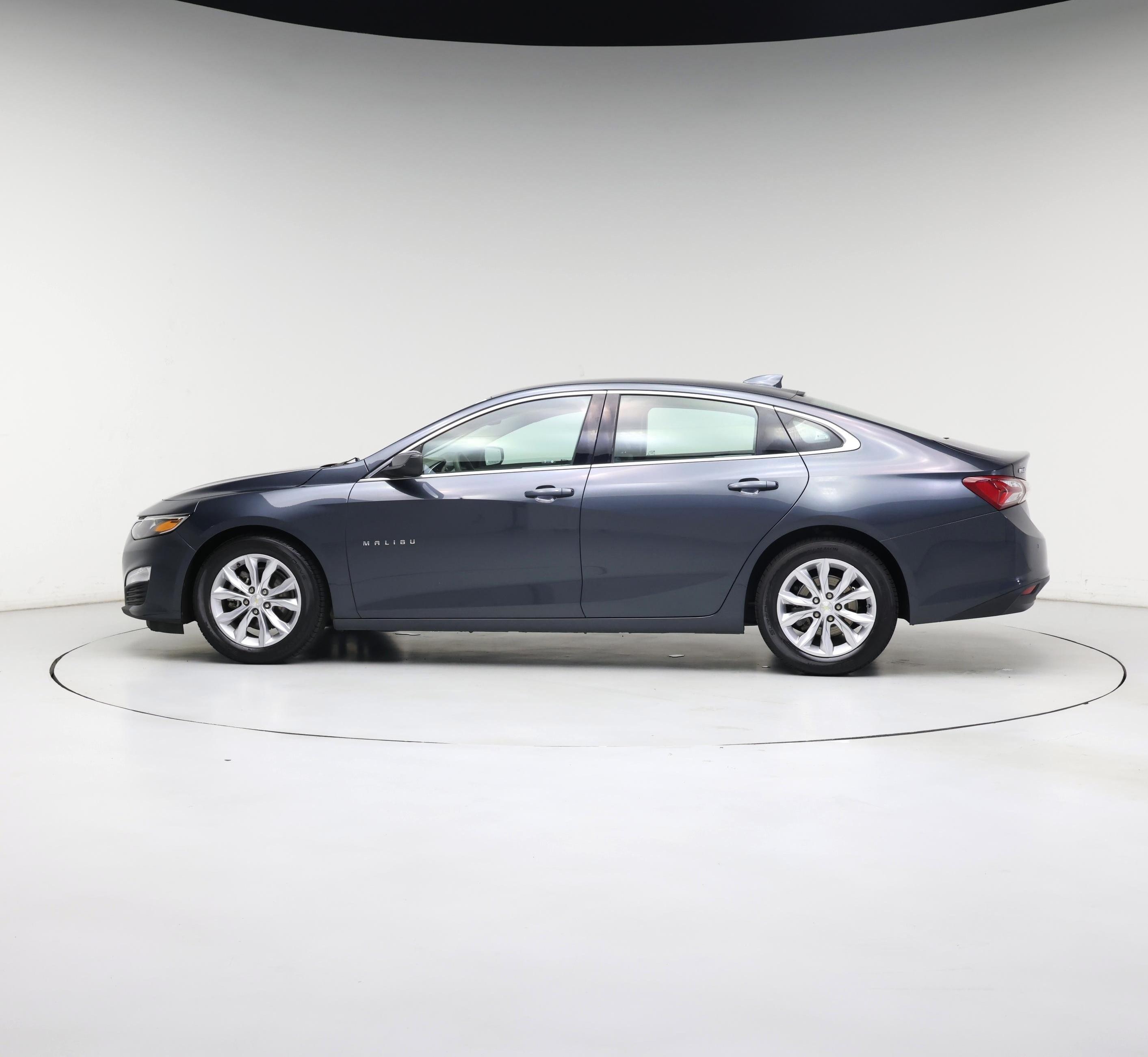 Thumbnail: 2021 Chevrolet Malibu - 3