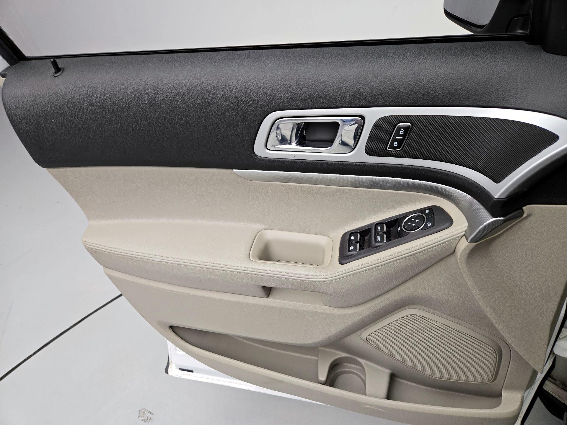 Thumbnail: 2013 Ford Explorer - 12