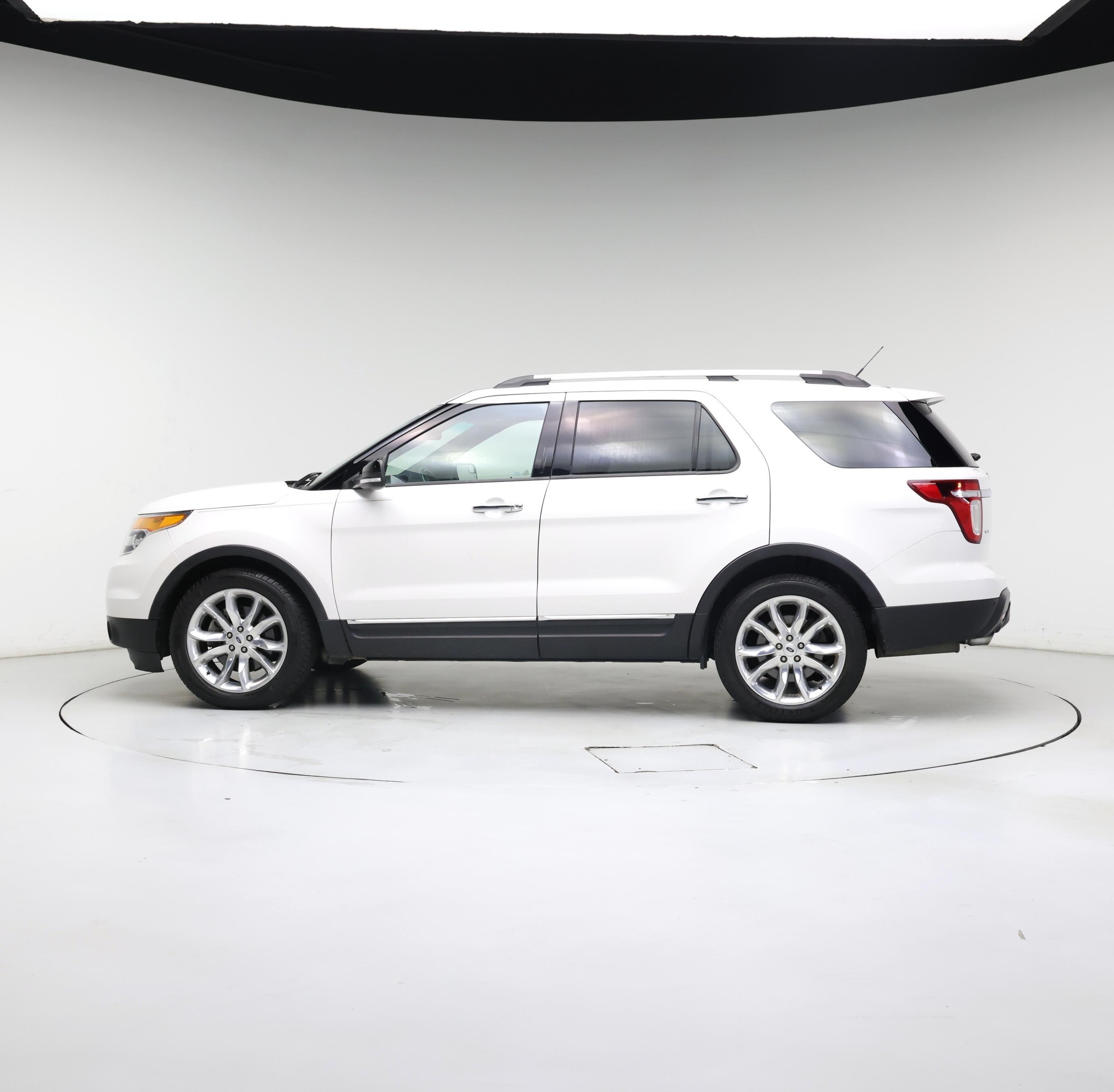 Thumbnail: 2013 Ford Explorer - 3