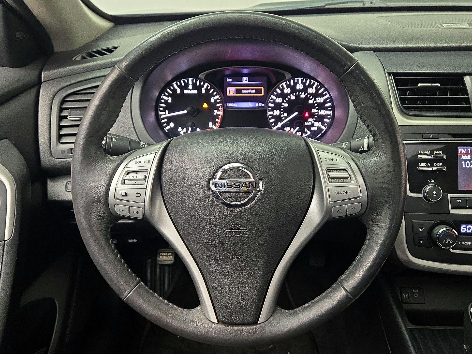 Thumbnail: 2017 Nissan Altima - 10