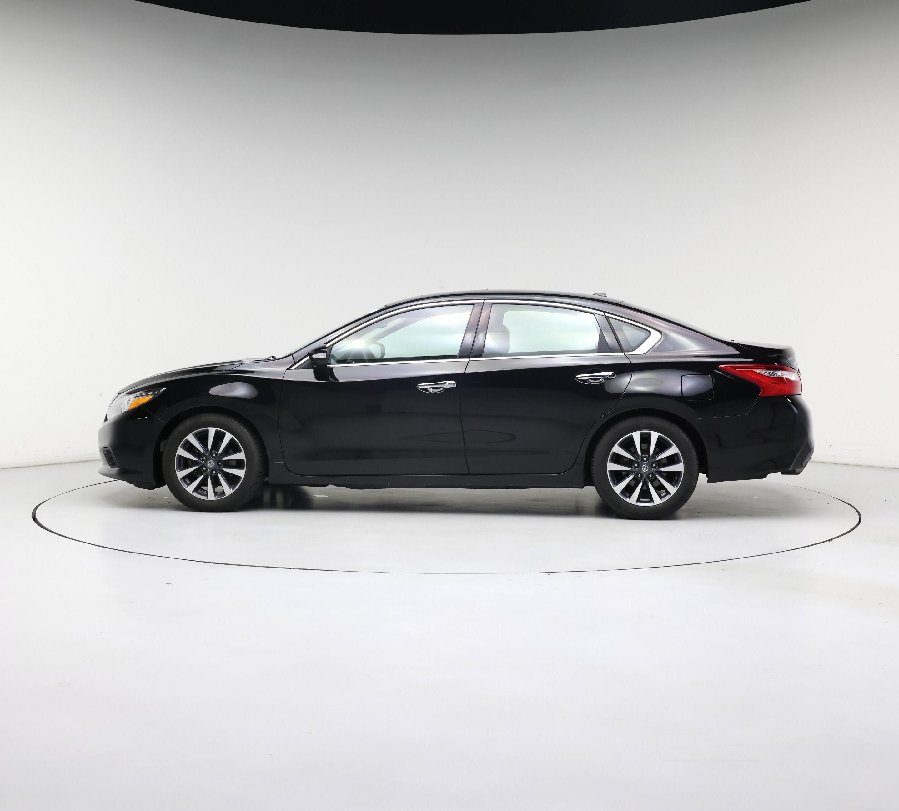 Thumbnail: 2017 Nissan Altima - 3