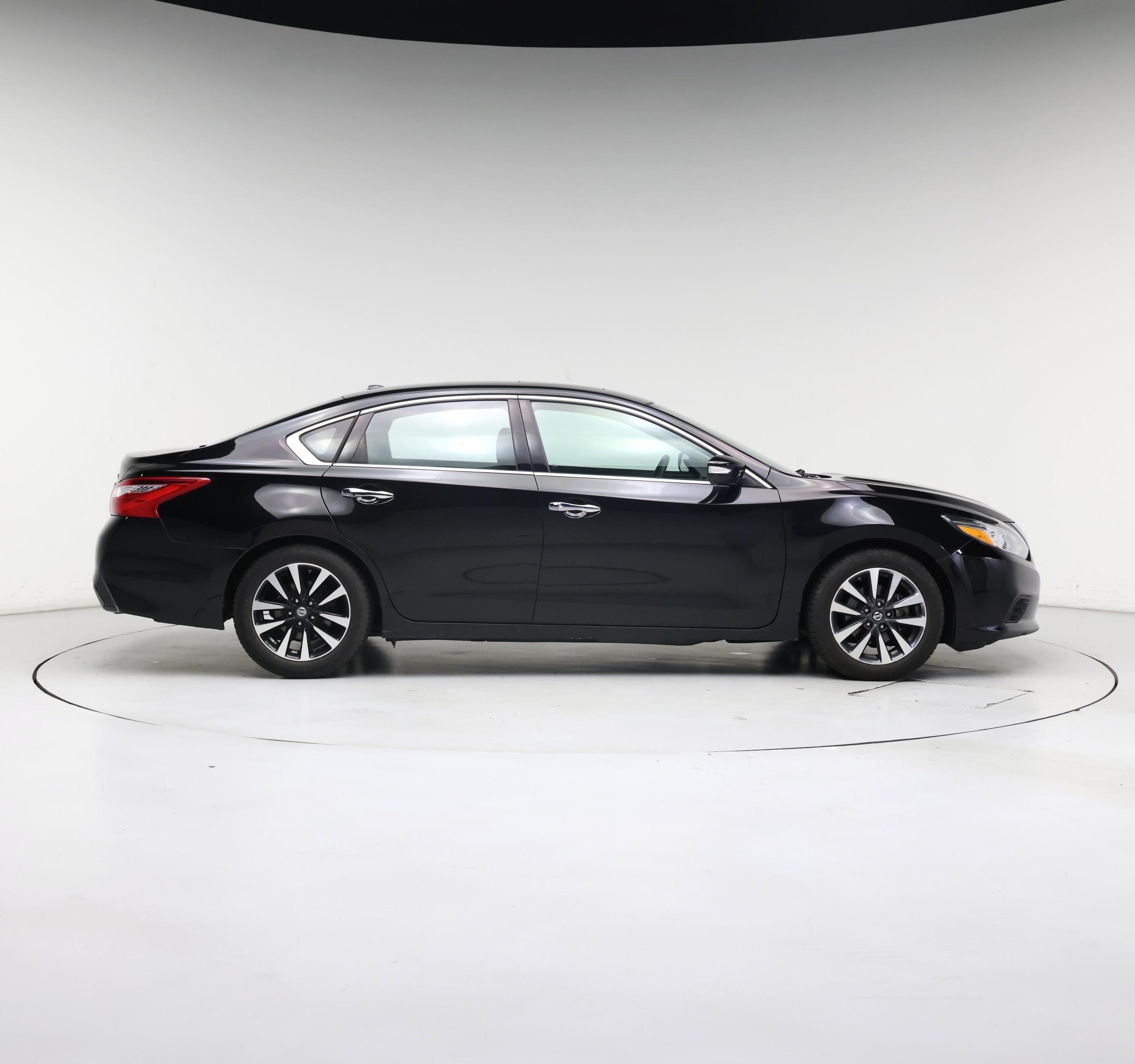 Thumbnail: 2017 Nissan Altima - 7