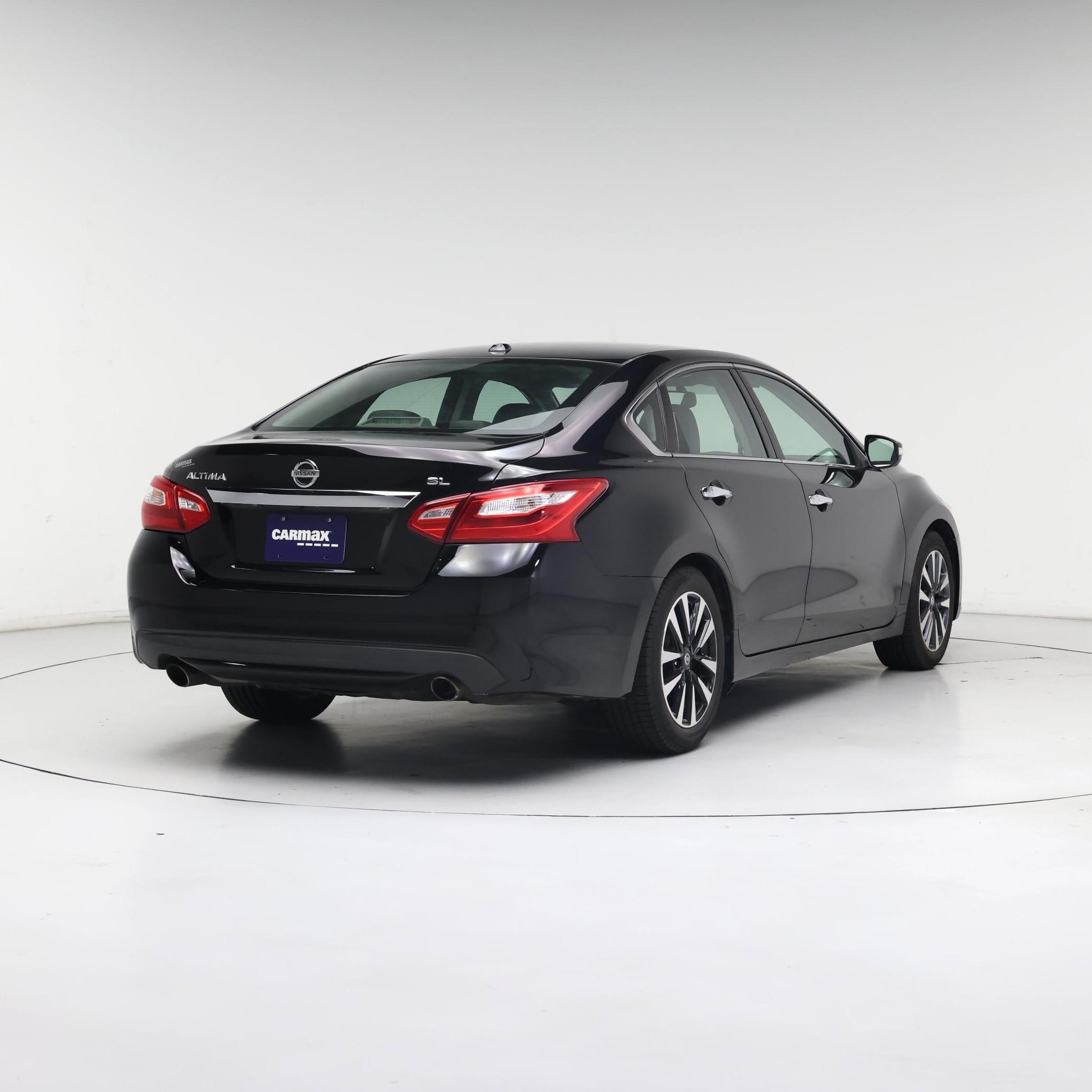 Thumbnail: 2017 Nissan Altima - 8