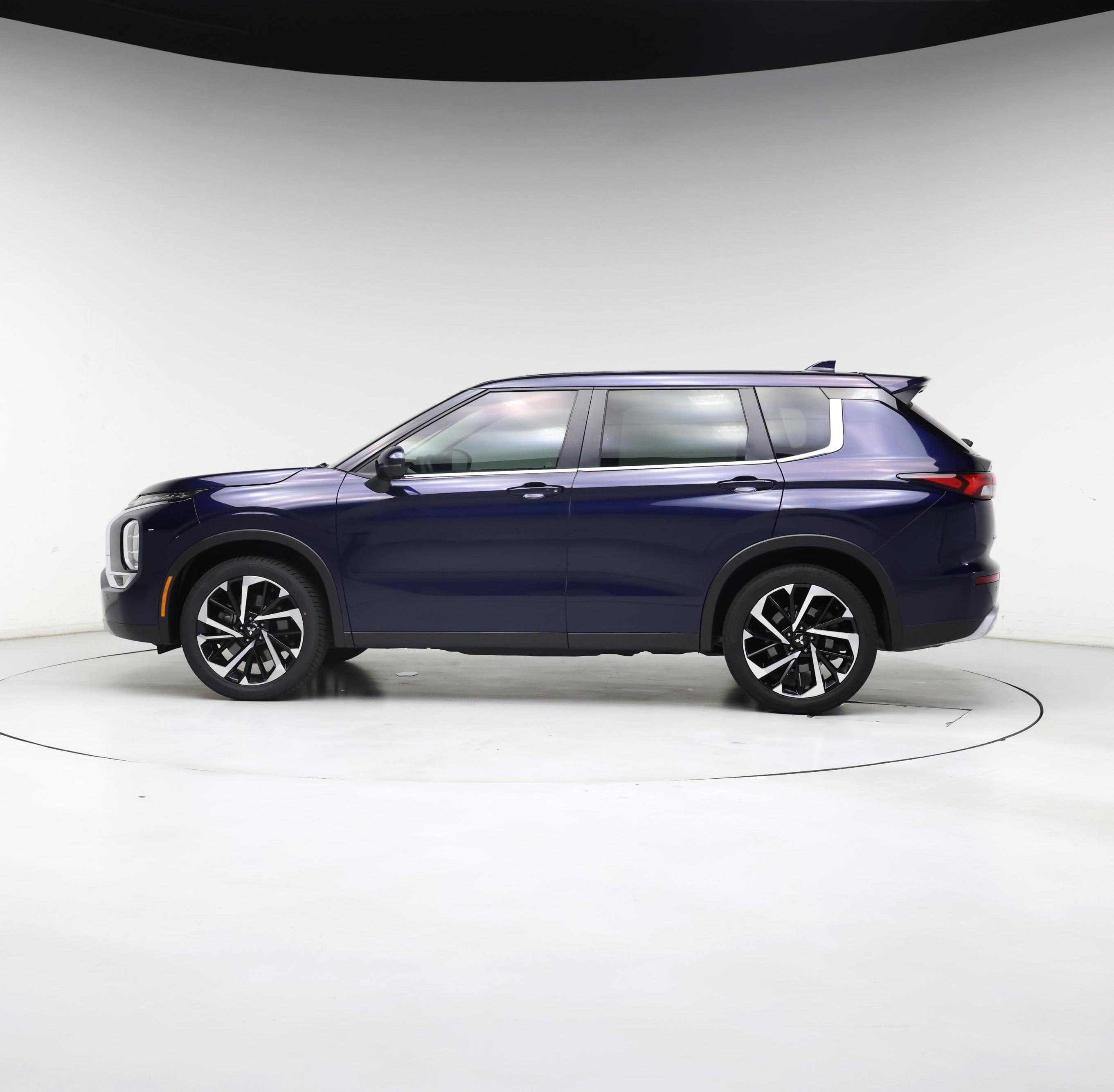 Thumbnail: 2022 Mitsubishi Outlander - 3