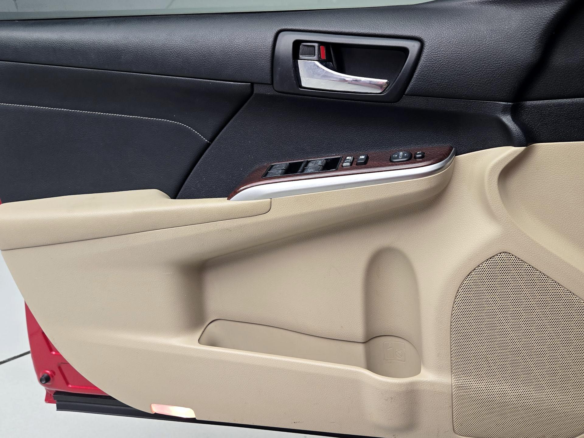 Thumbnail: 2014 Toyota Camry - 12