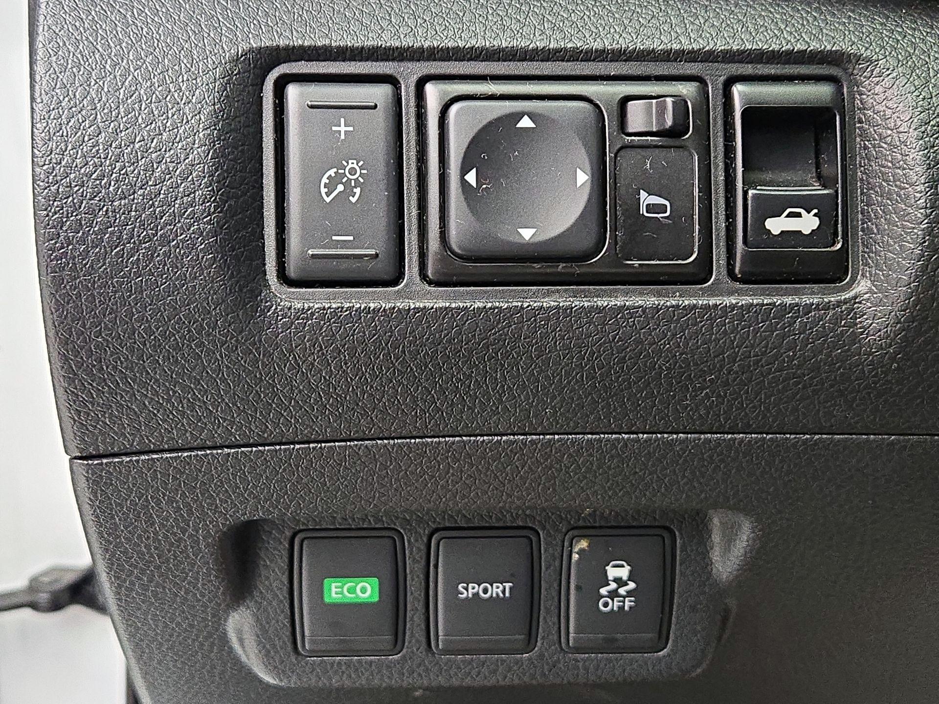 Thumbnail: 2015 Nissan Sentra - 13