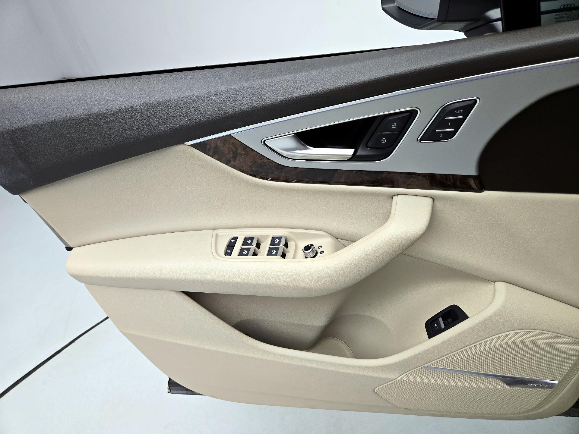 Thumbnail: 2019 Audi Q7 - 12