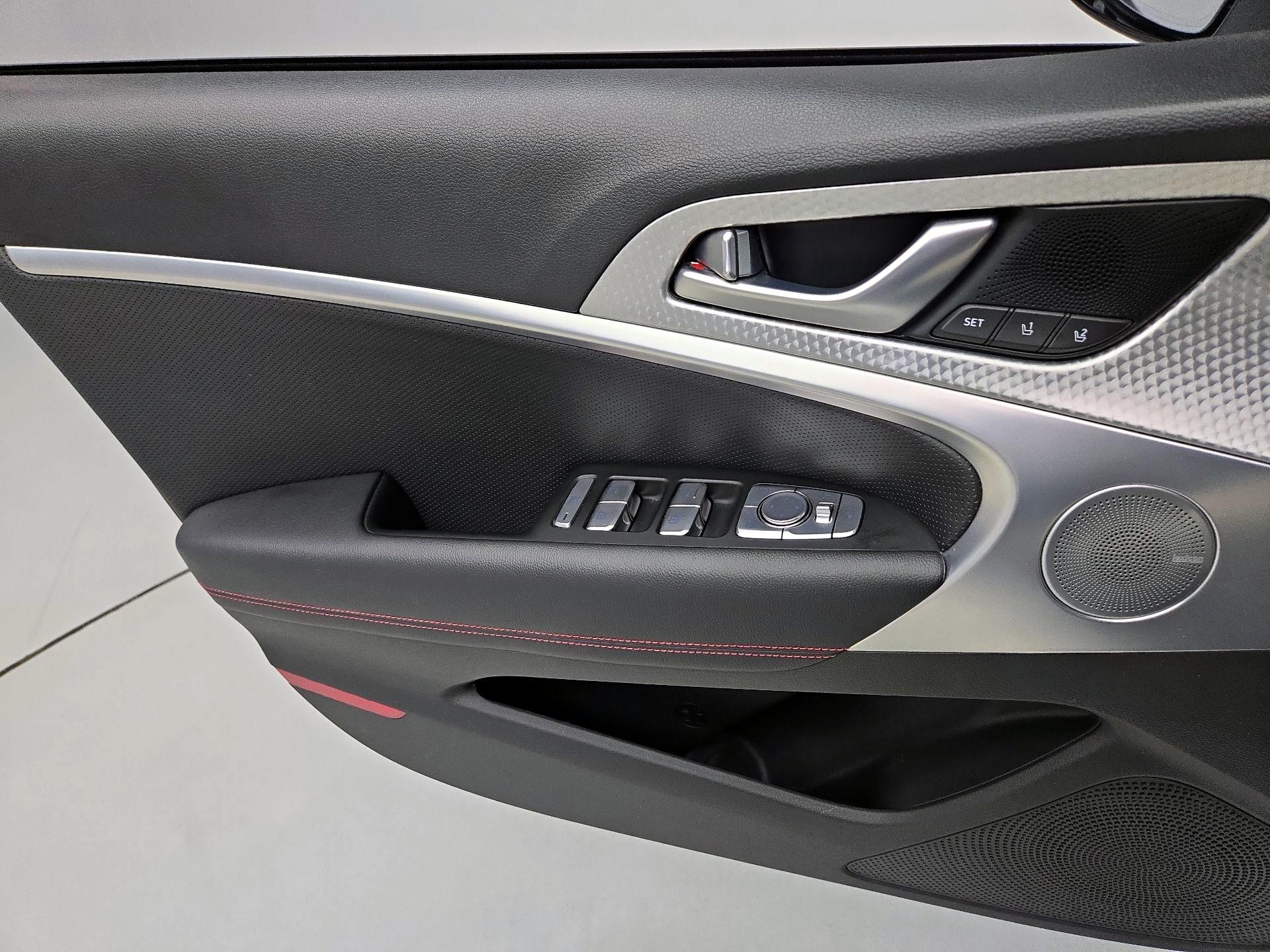 Thumbnail: 2023 Genesis G70 - 12