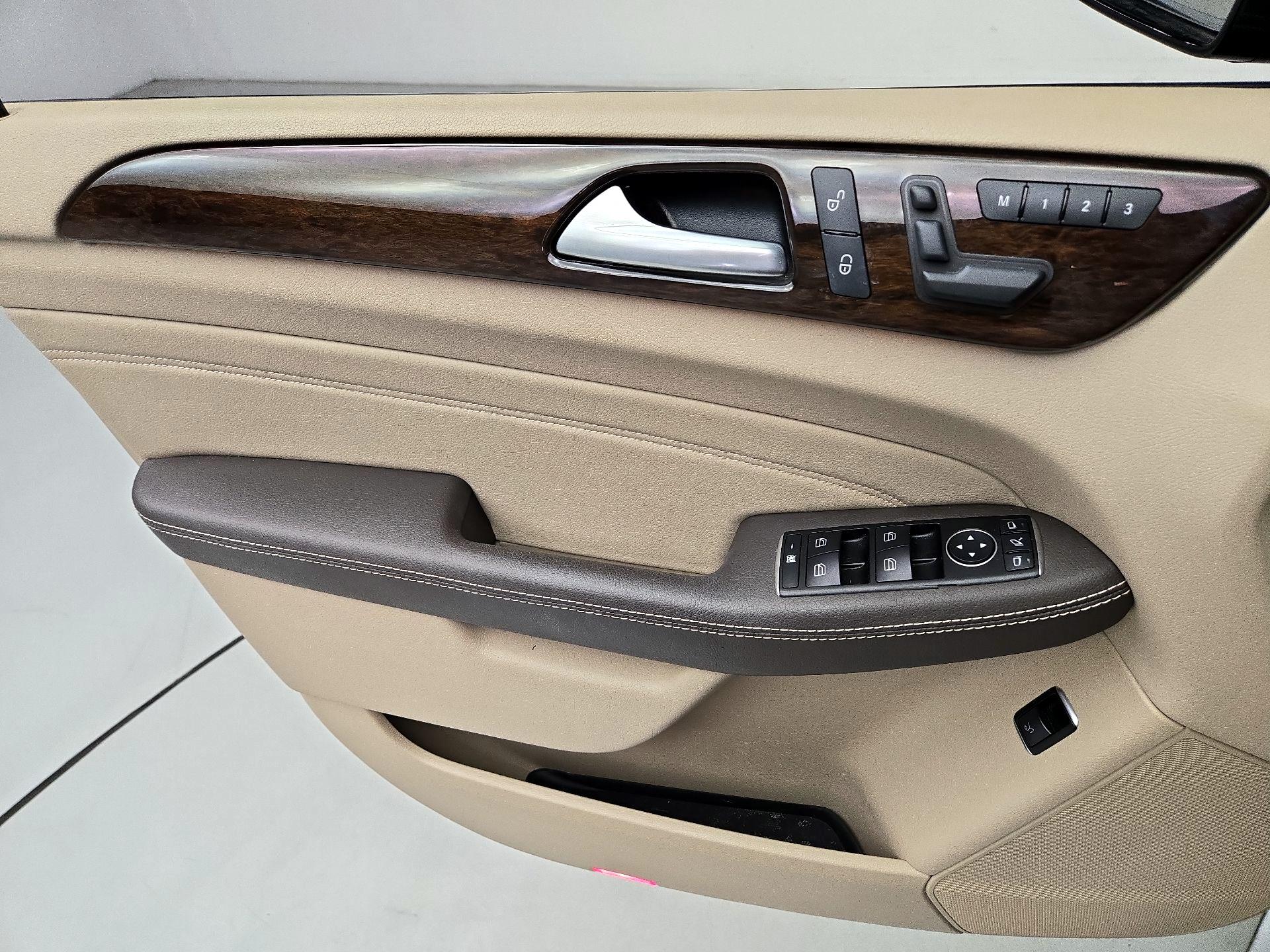Thumbnail: 2015 Mercedes-Benz M-Class - 12