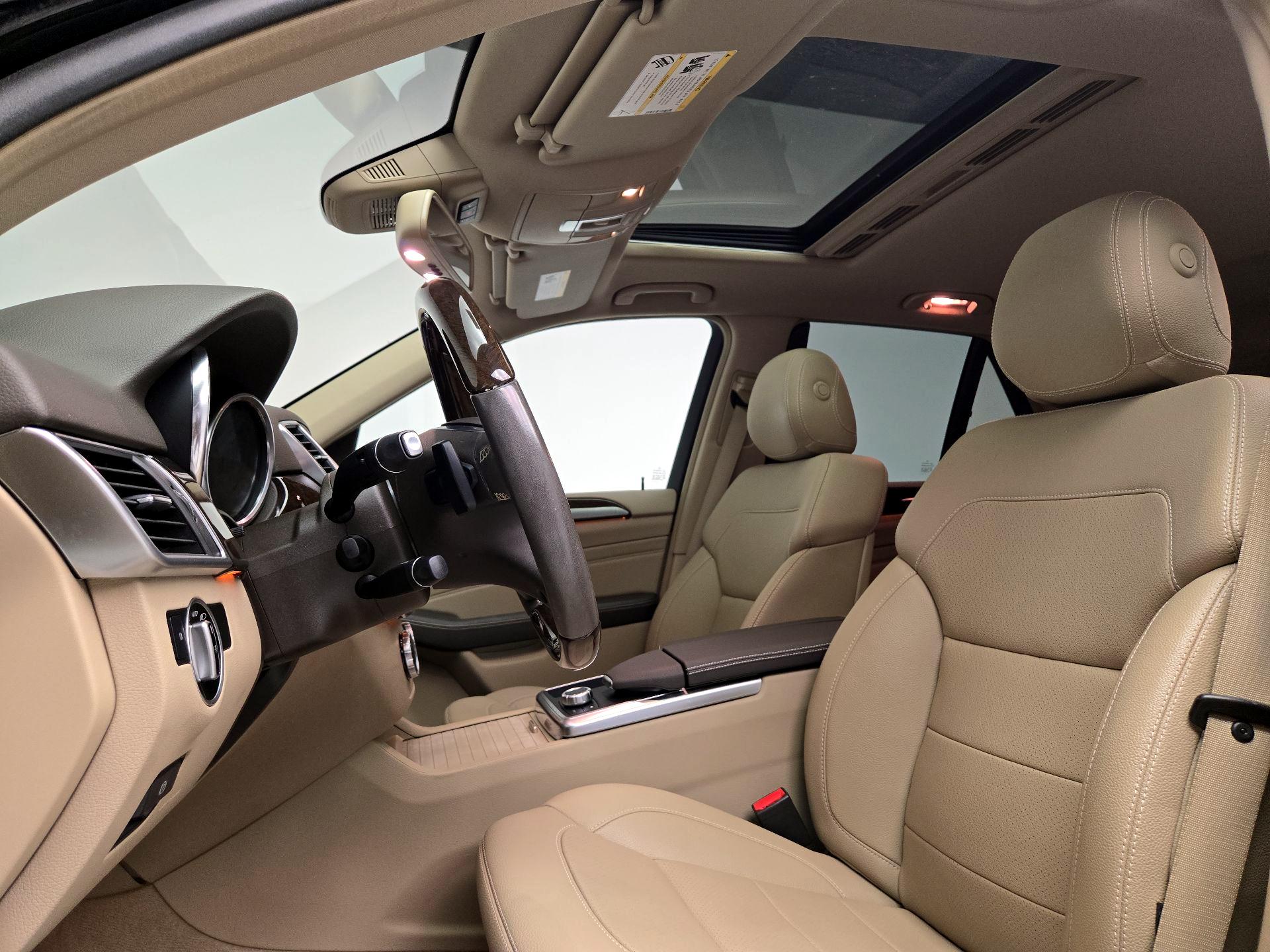 Thumbnail: 2015 Mercedes-Benz M-Class - 20