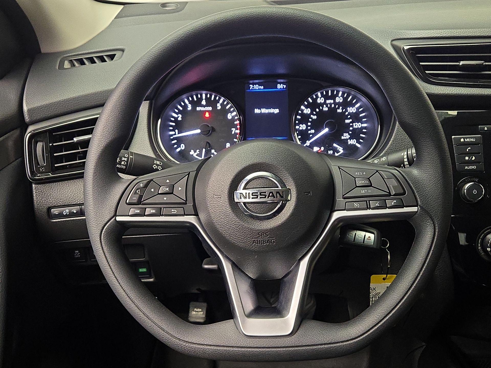 Thumbnail: 2021 Nissan Rogue Sport - 10