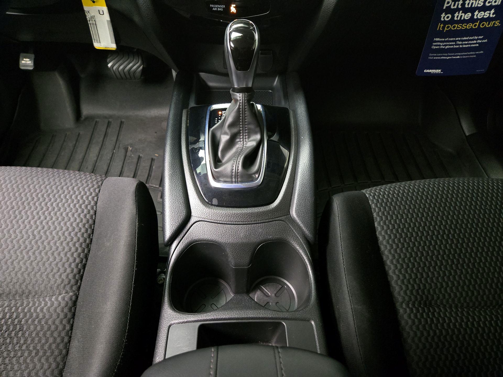 Thumbnail: 2021 Nissan Rogue Sport - 17