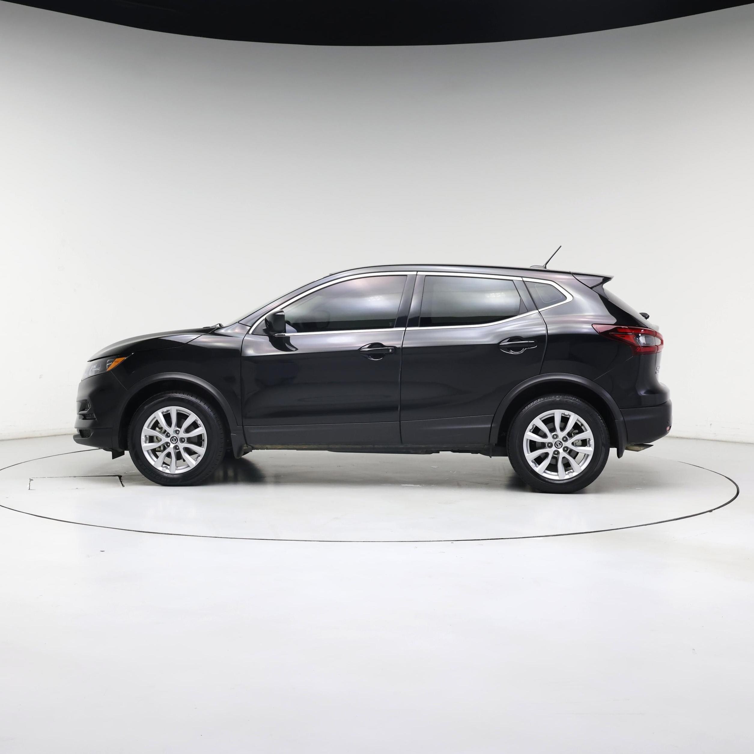 Thumbnail: 2021 Nissan Rogue Sport - 3