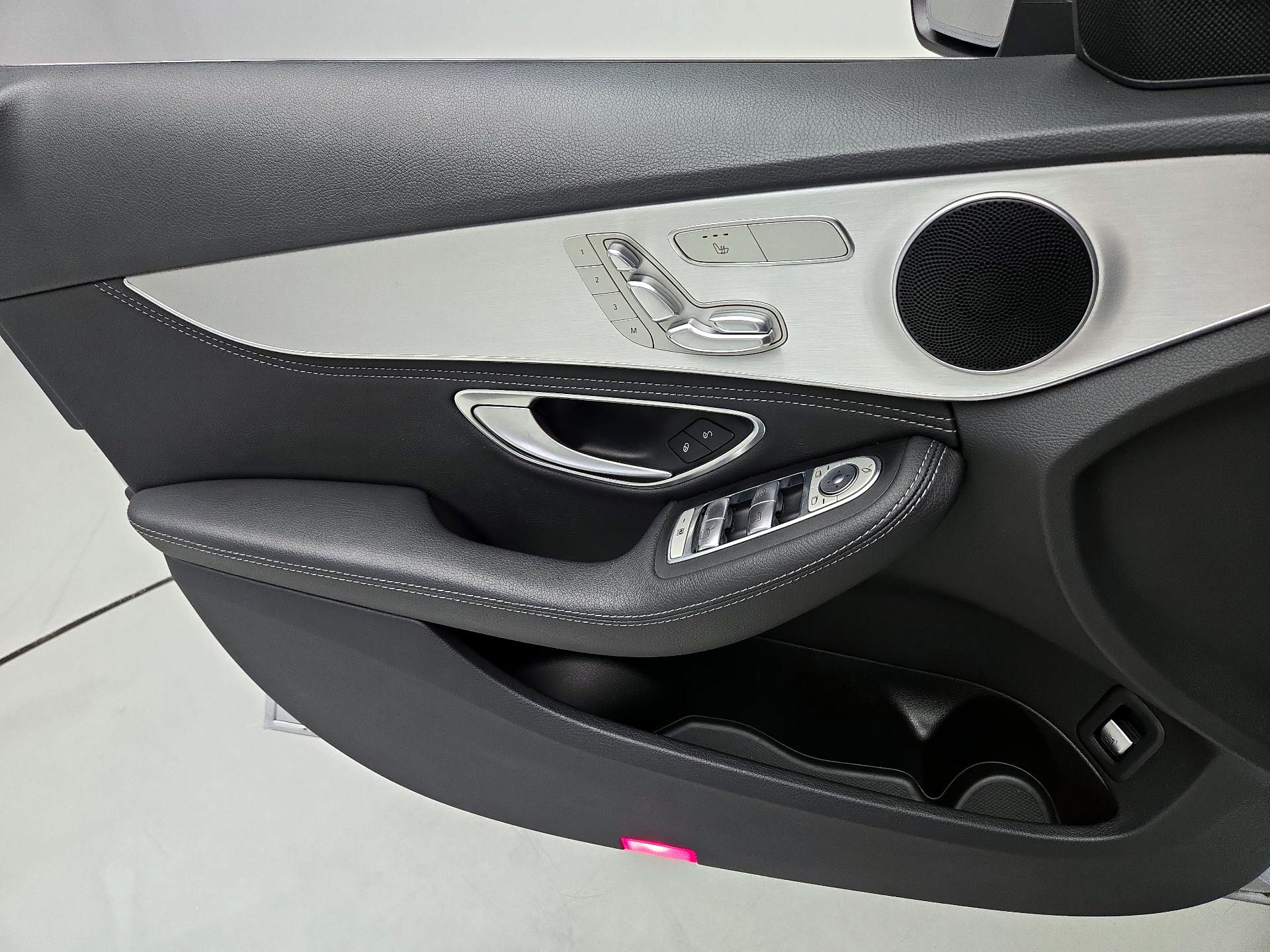 Thumbnail: 2015 Mercedes-Benz C-Class - 12