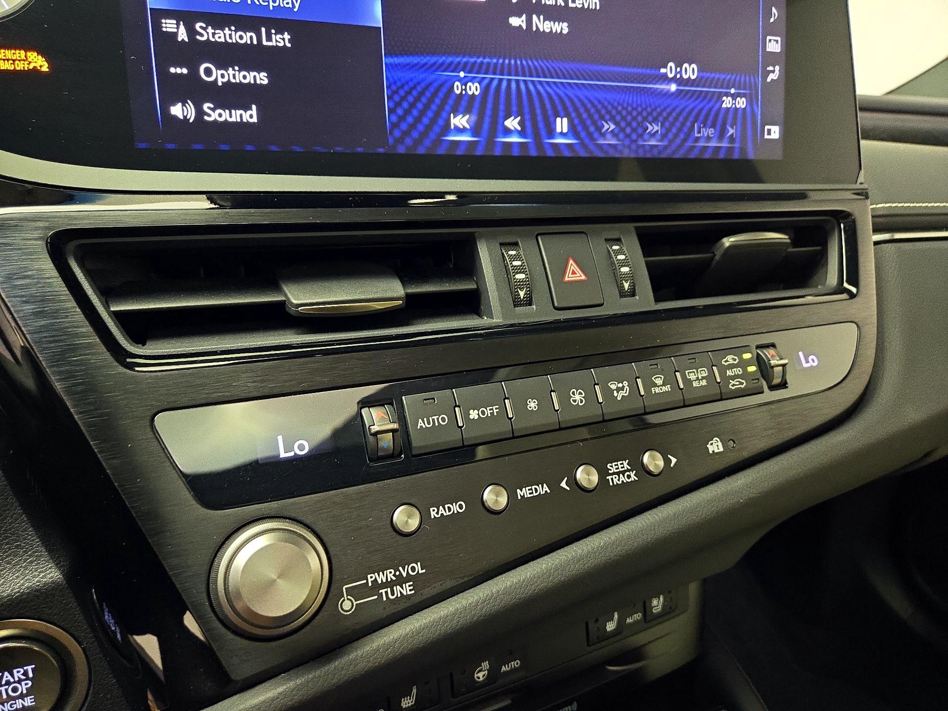 Thumbnail: 2022 Lexus ES - 17