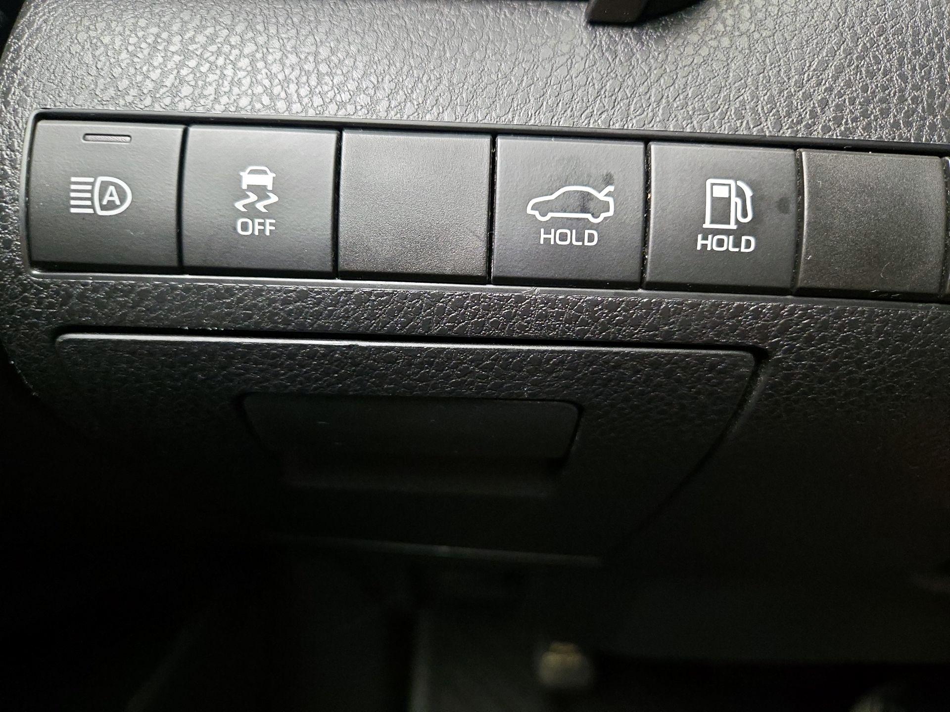 Thumbnail: 2019 Toyota Camry - 13
