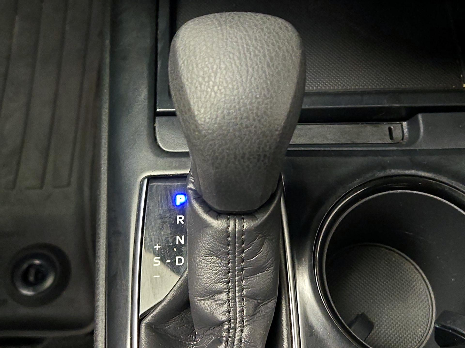 Thumbnail: 2019 Toyota Camry - 17