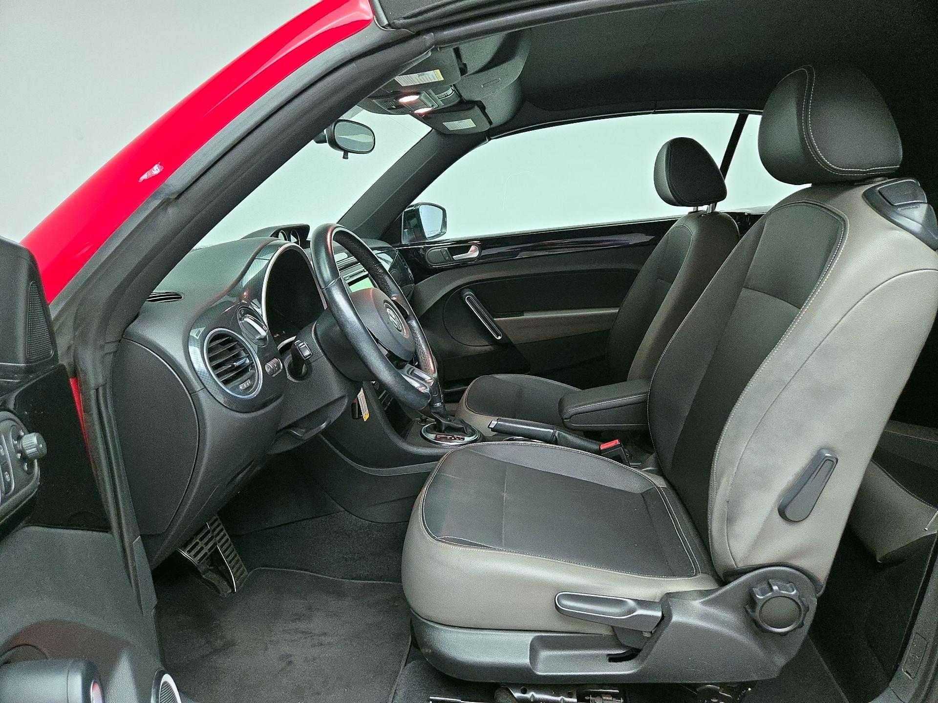 Thumbnail: 2013 Volkswagen Beetle - 11
