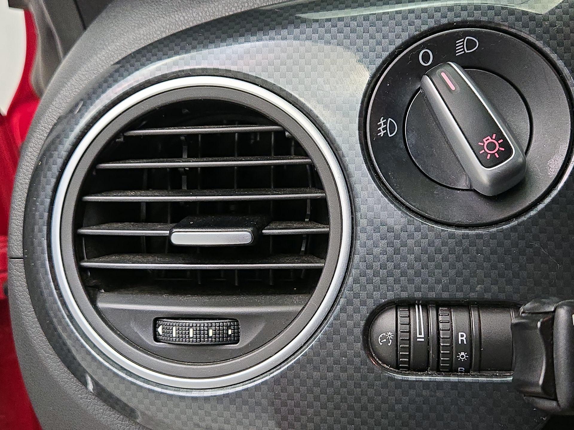 Thumbnail: 2013 Volkswagen Beetle - 13