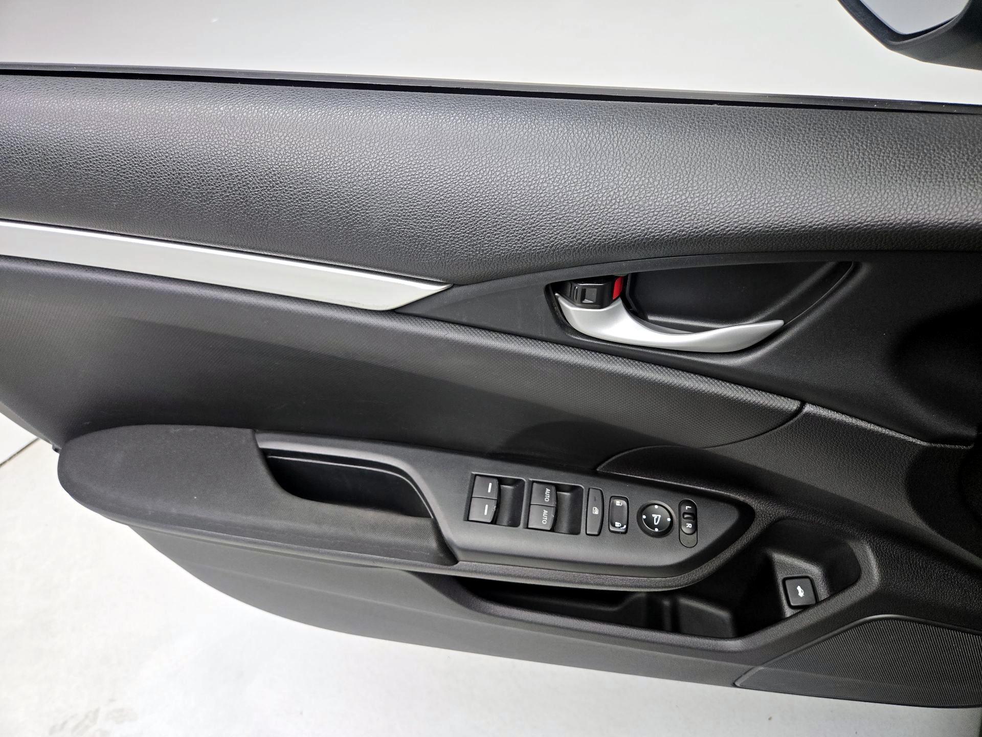 Thumbnail: 2016 Honda Civic - 12