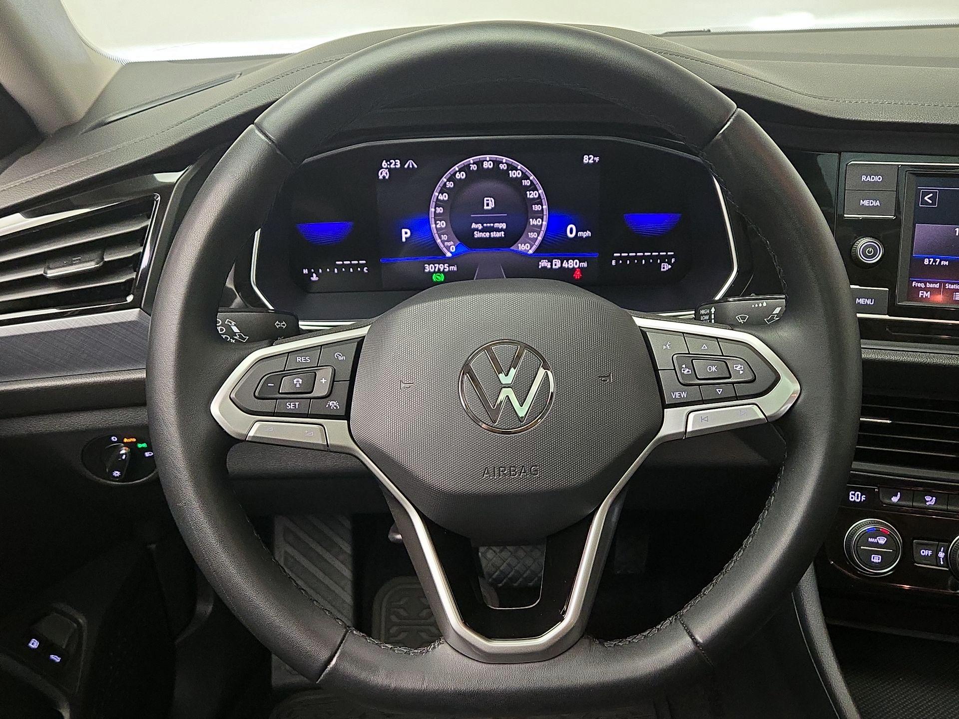 Thumbnail: 2023 Volkswagen Jetta - 10