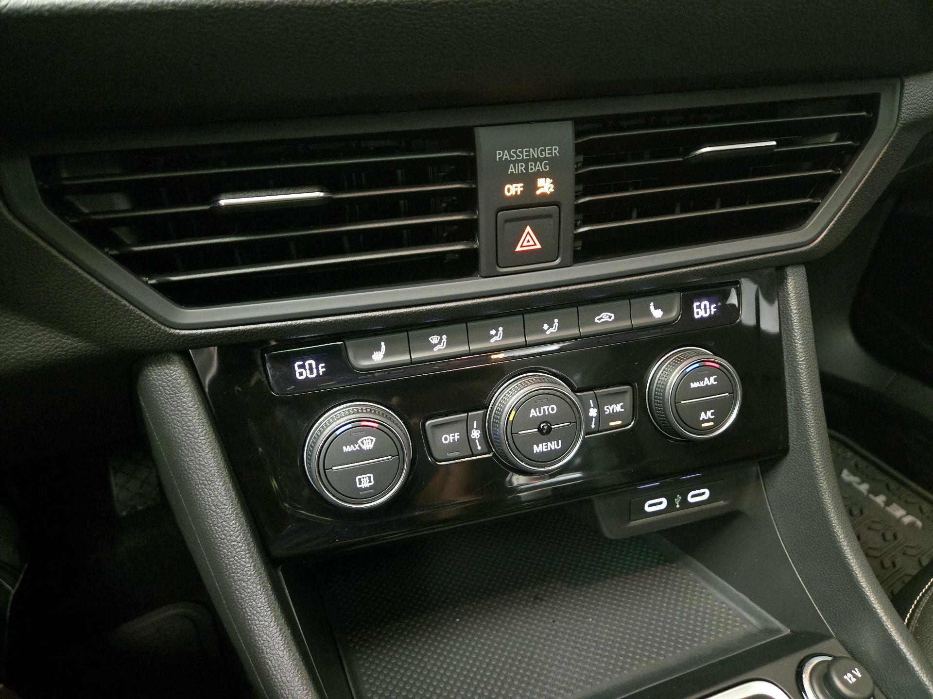 Thumbnail: 2023 Volkswagen Jetta - 16