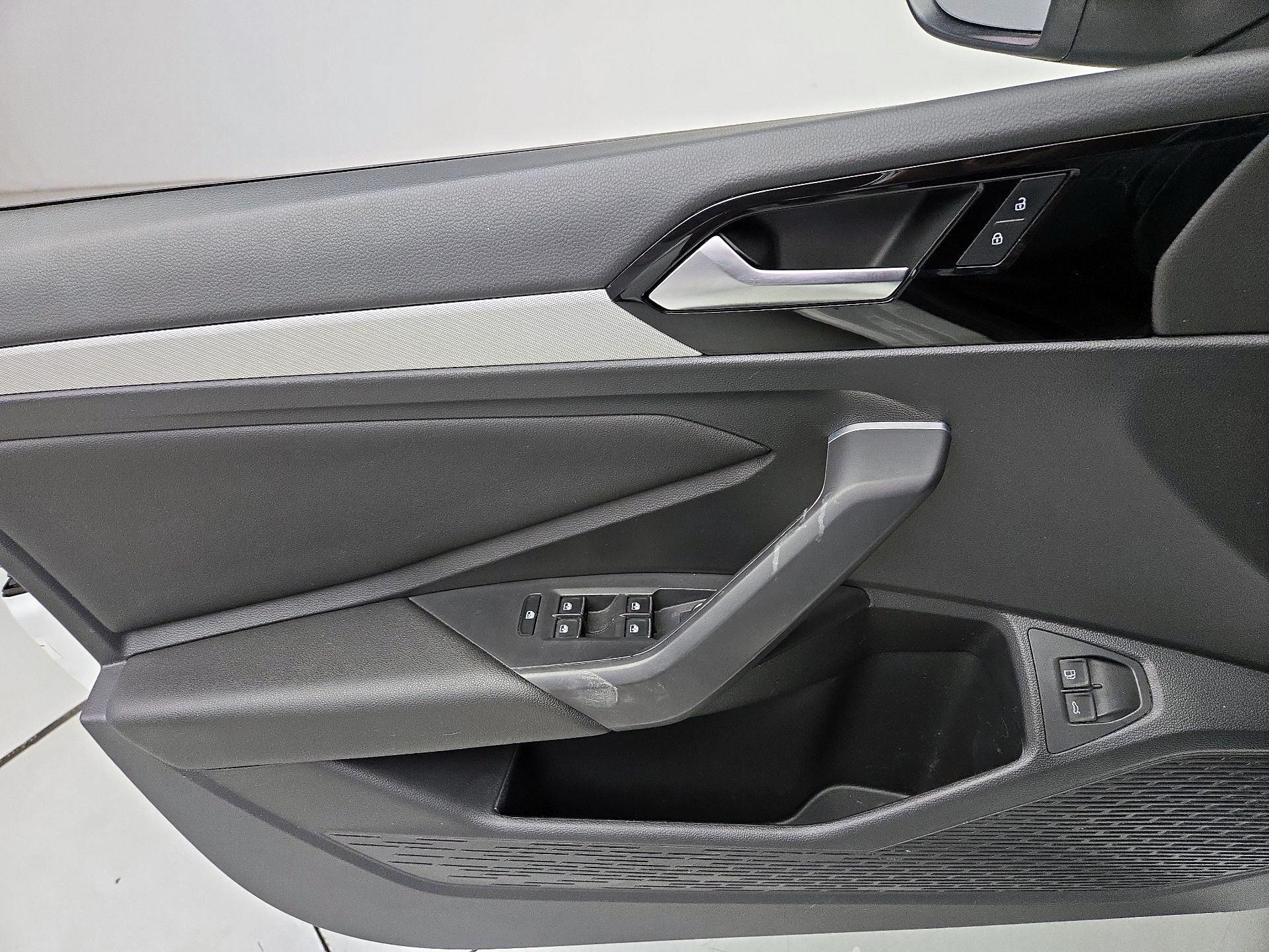 Thumbnail: 2021 Volkswagen Jetta - 12