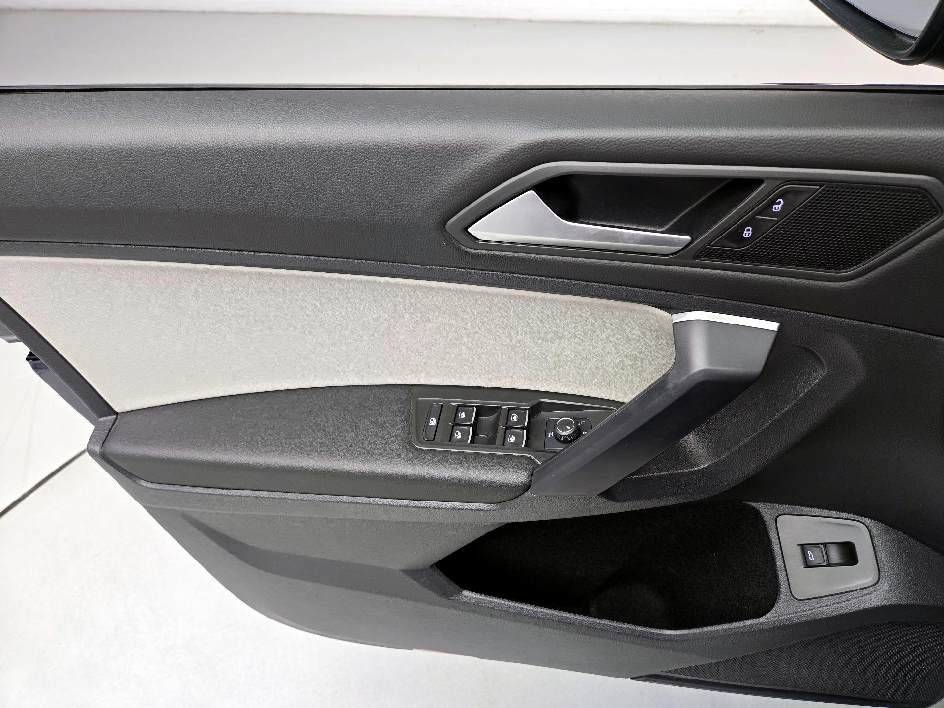Thumbnail: 2021 Volkswagen Tiguan - 12