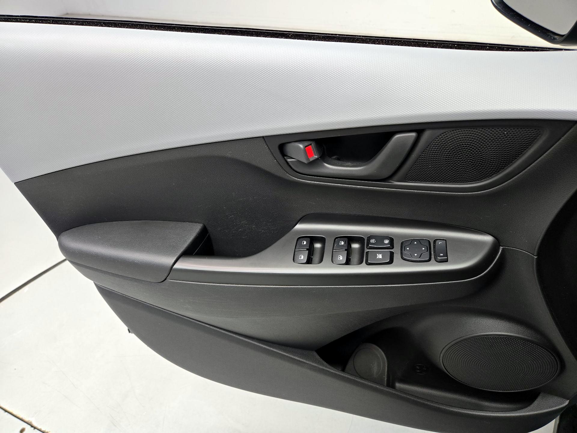 Thumbnail: 2020 Hyundai Kona - 12