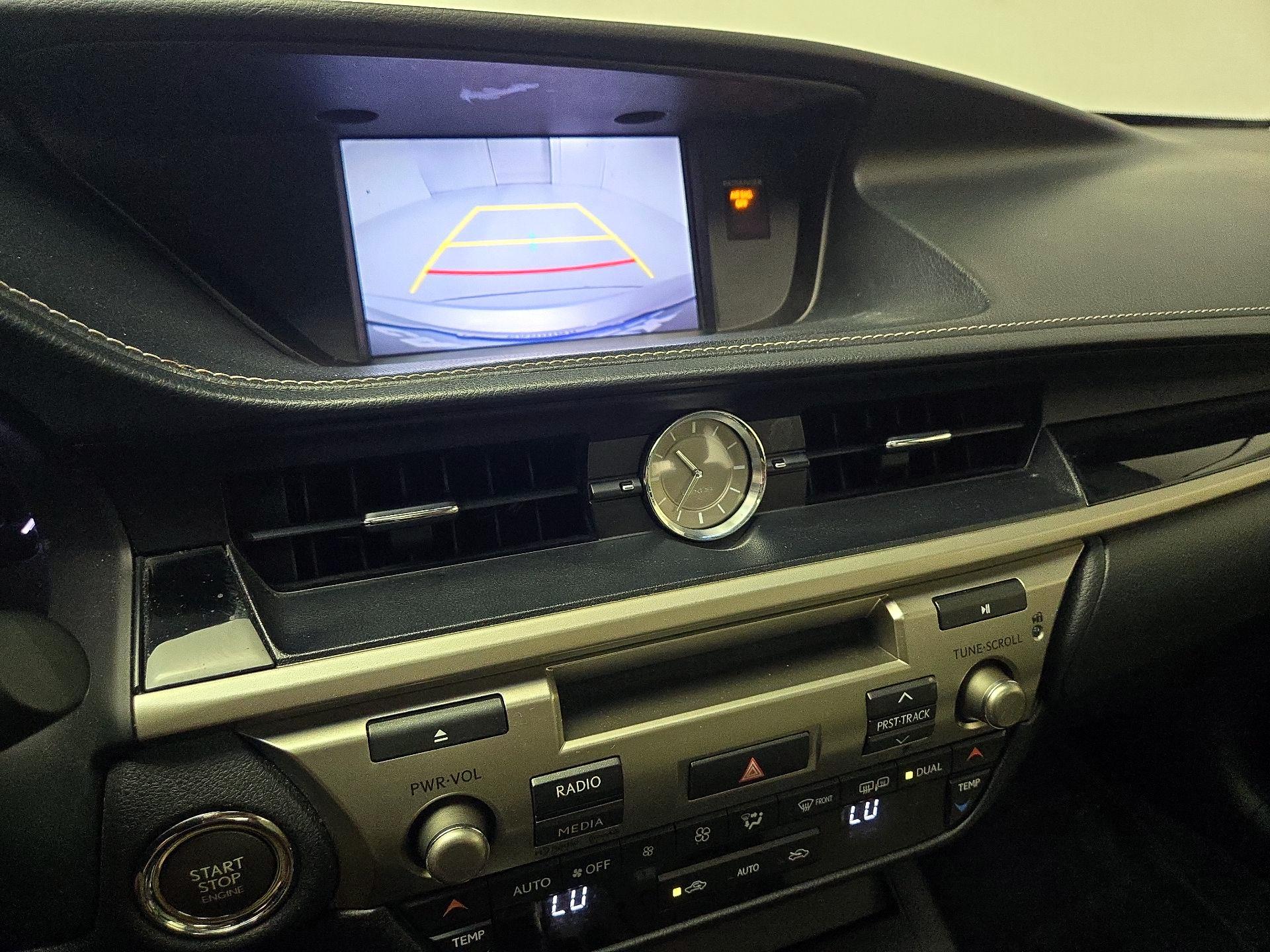Thumbnail: 2015 Lexus ES - 14