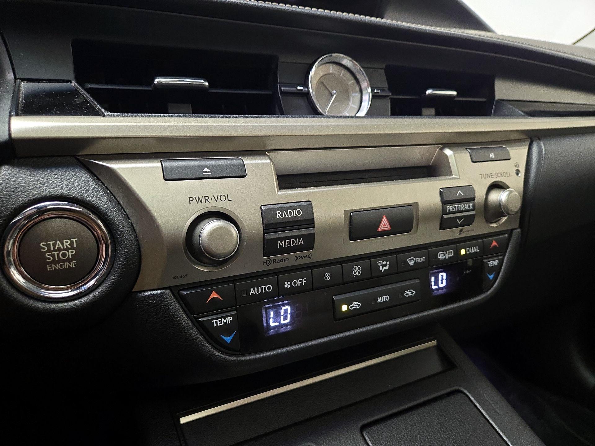 Thumbnail: 2015 Lexus ES - 16
