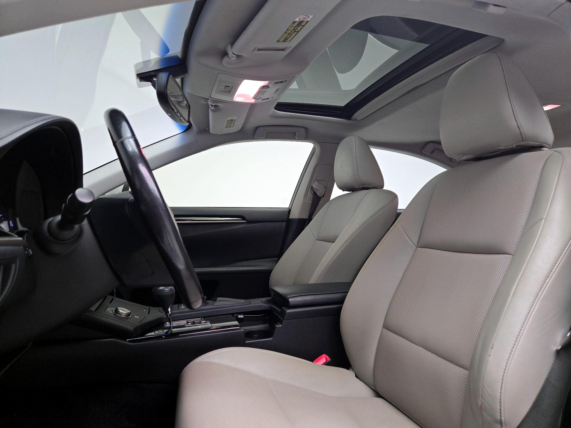 Thumbnail: 2015 Lexus ES - 19
