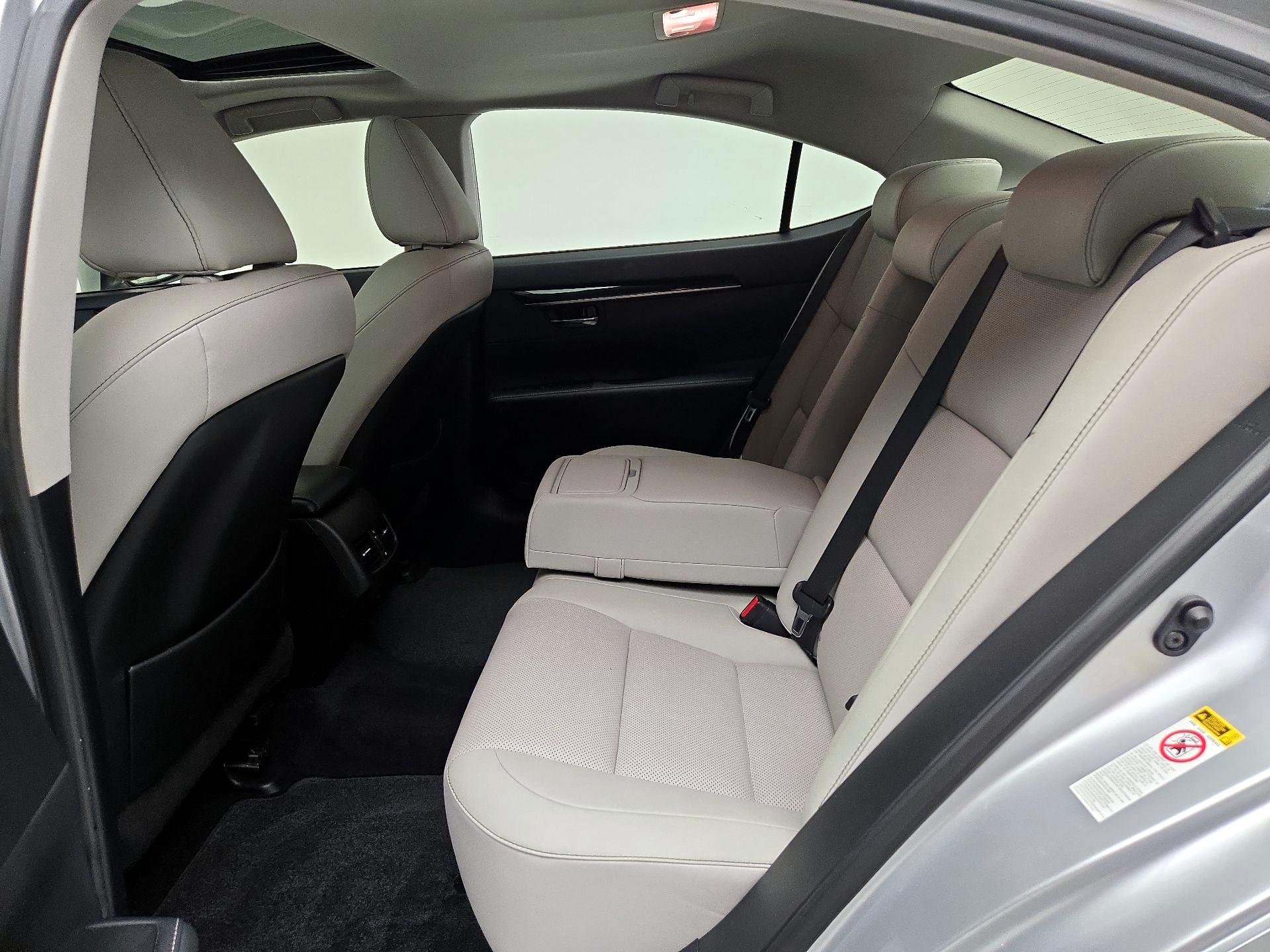 Thumbnail: 2015 Lexus ES - 20