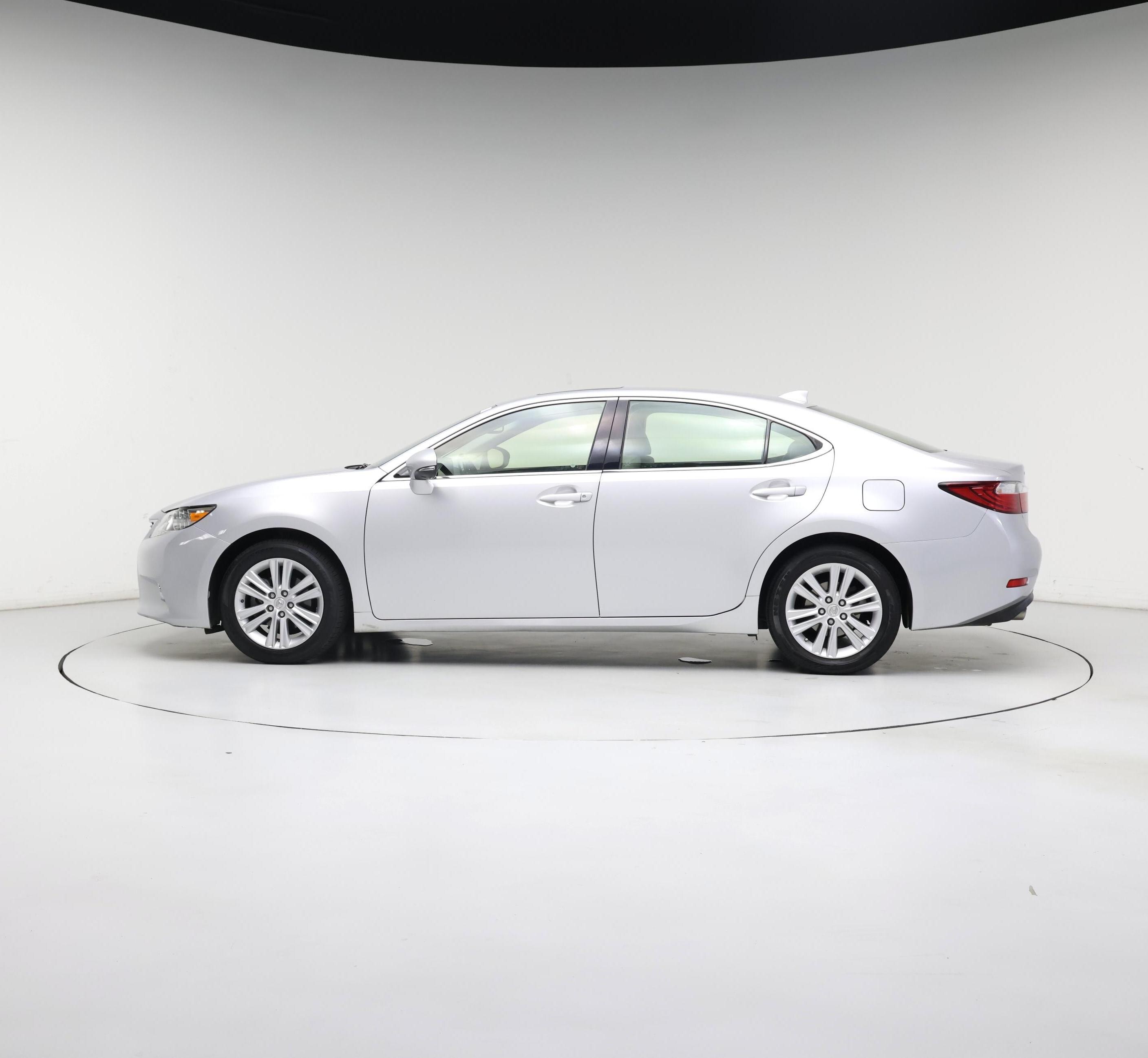 Thumbnail: 2015 Lexus ES - 3