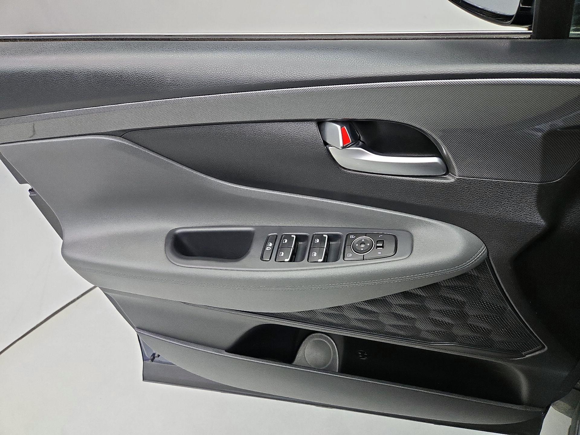 Thumbnail: 2022 Hyundai Santa Fe - 12