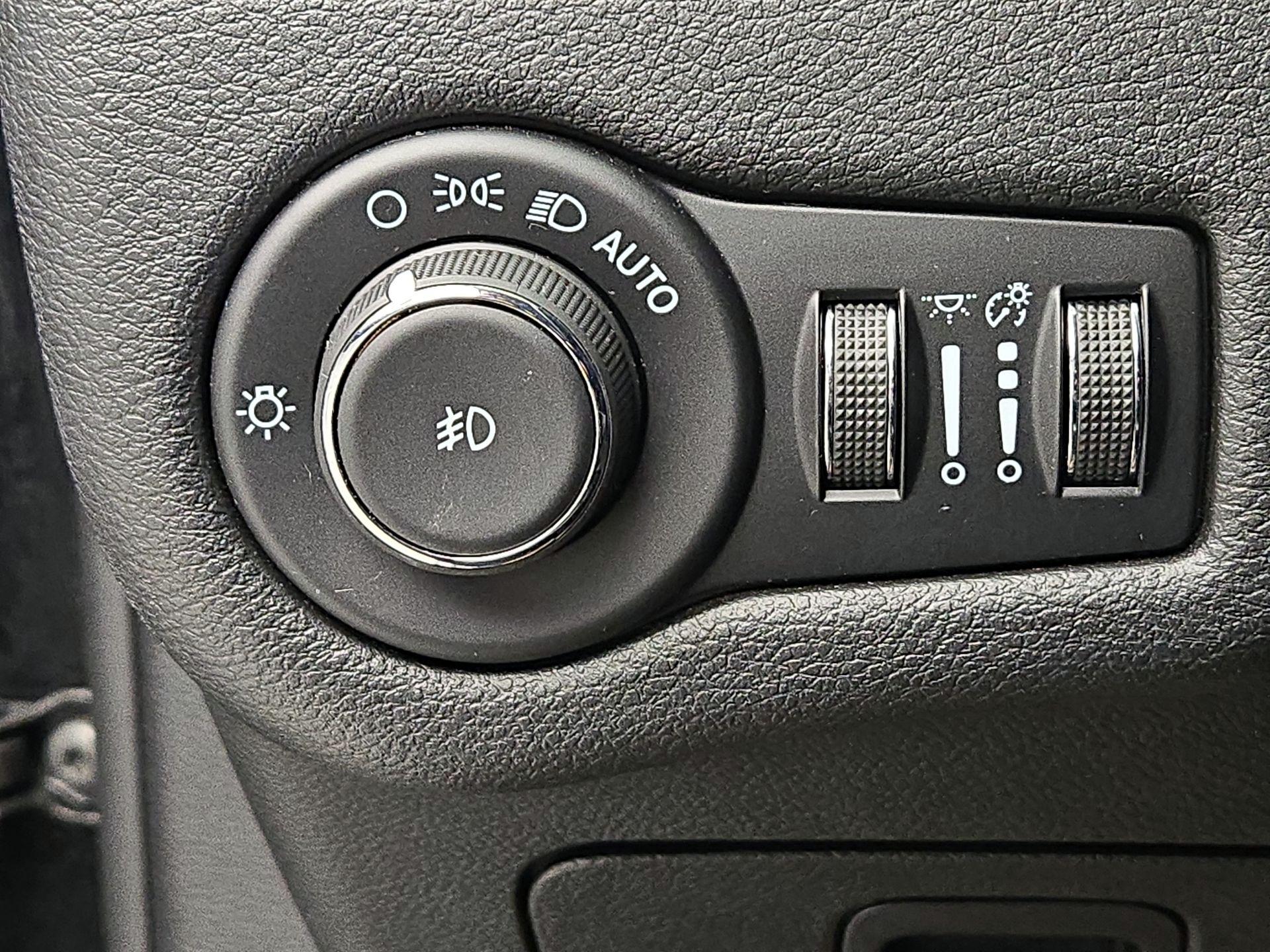 Thumbnail: 2021 Jeep Cherokee - 13