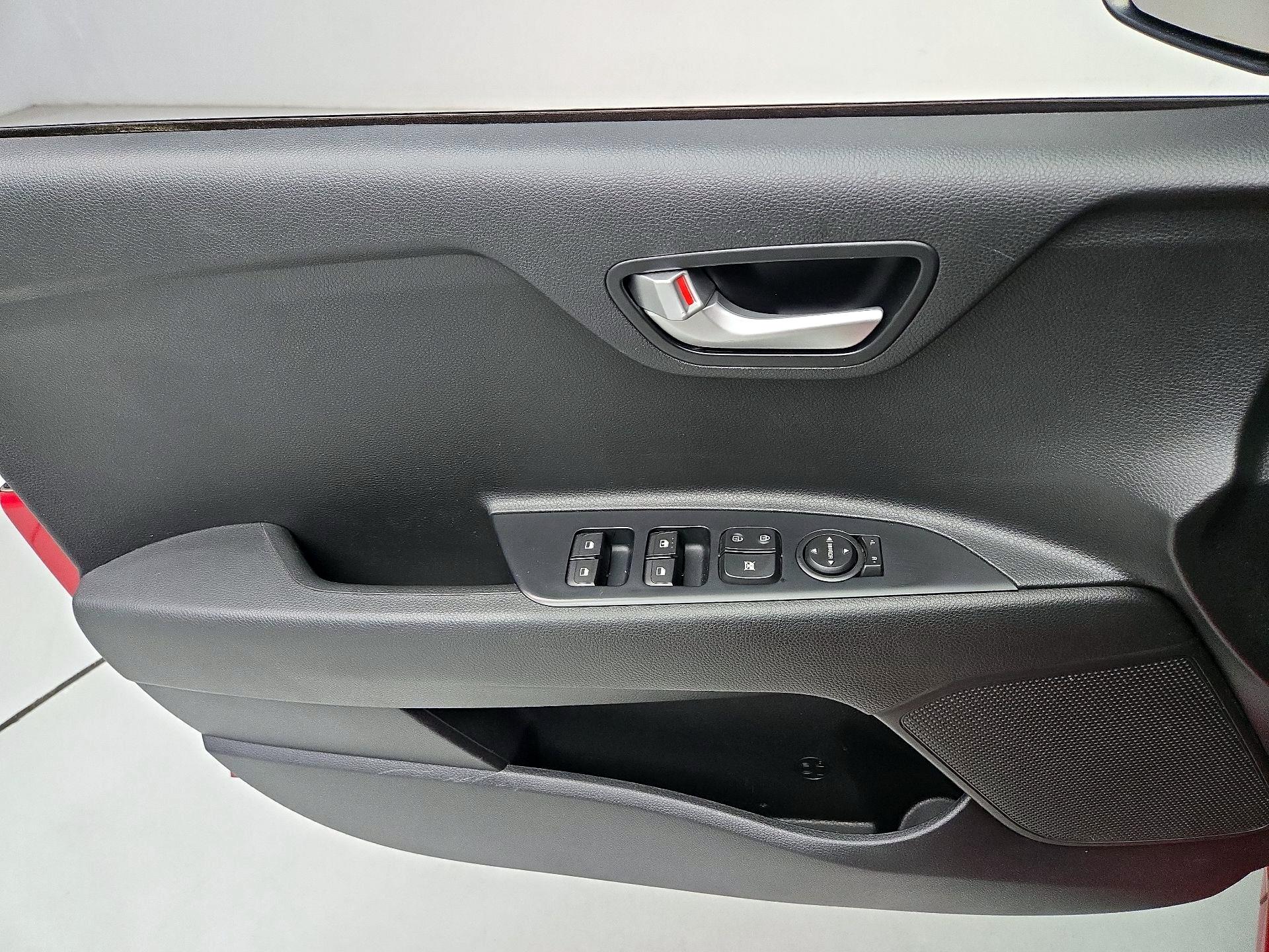 Thumbnail: 2020 Kia Rio - 12