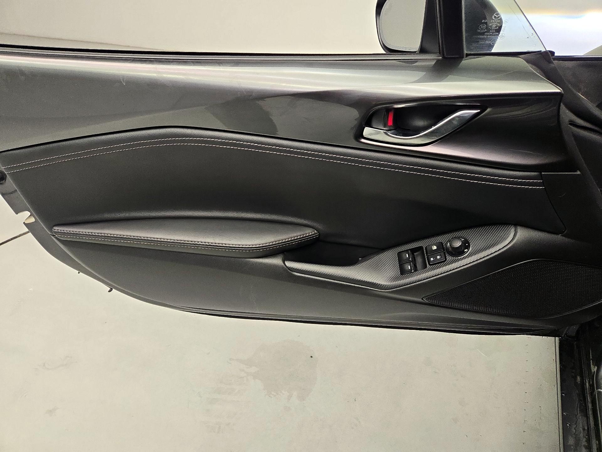 Thumbnail: 2021 Mazda MX-5 Miata - 12